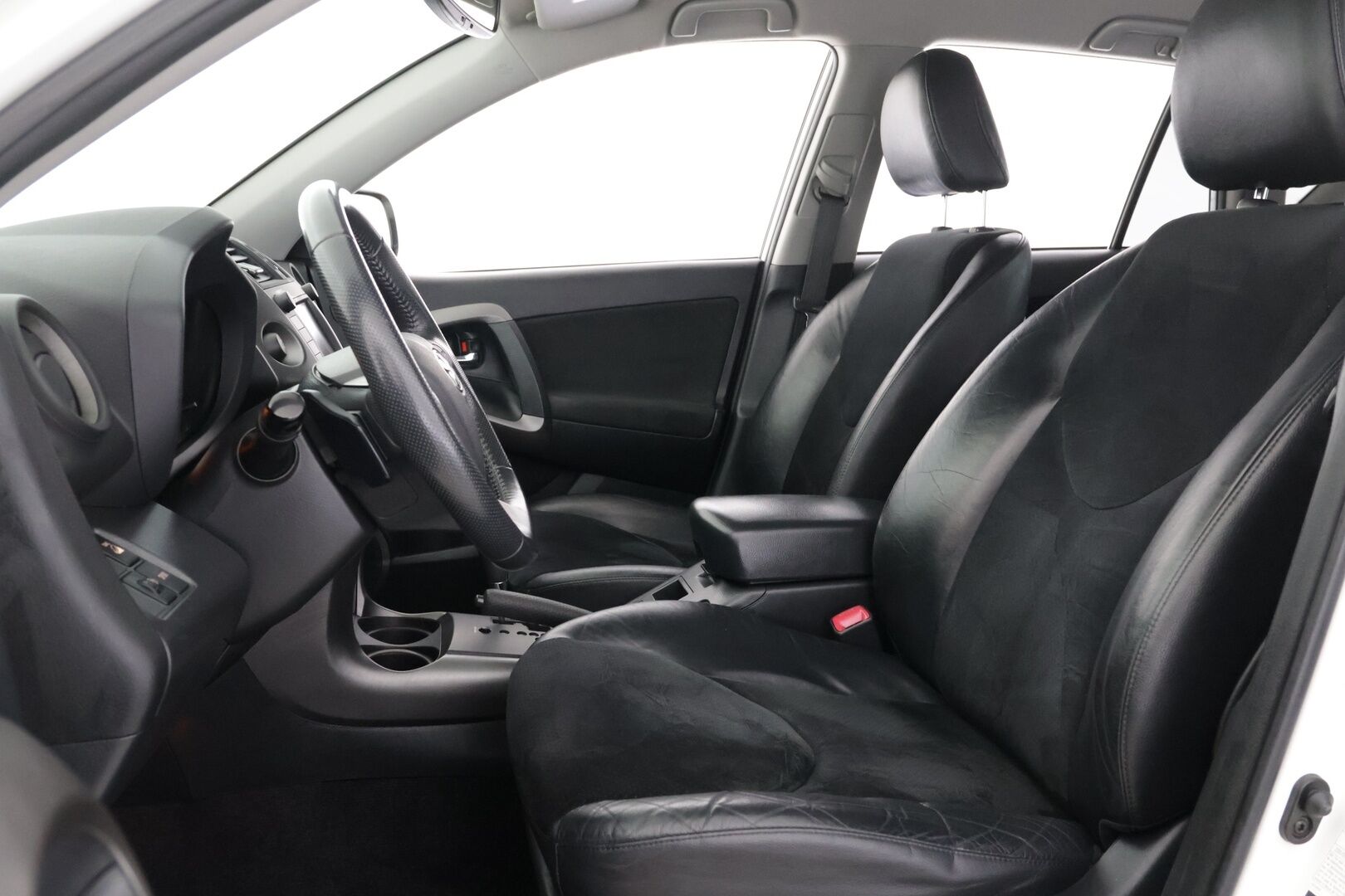 Toyota RAV4 2010 RAV4 2,2 D-CAT 4WD 150 - Vakkari / Vetokoukku / Hyvin huollettu / Lohkolämmitin / Kahdet hyvät renkaat! - KORKO VAIN 3,99 %