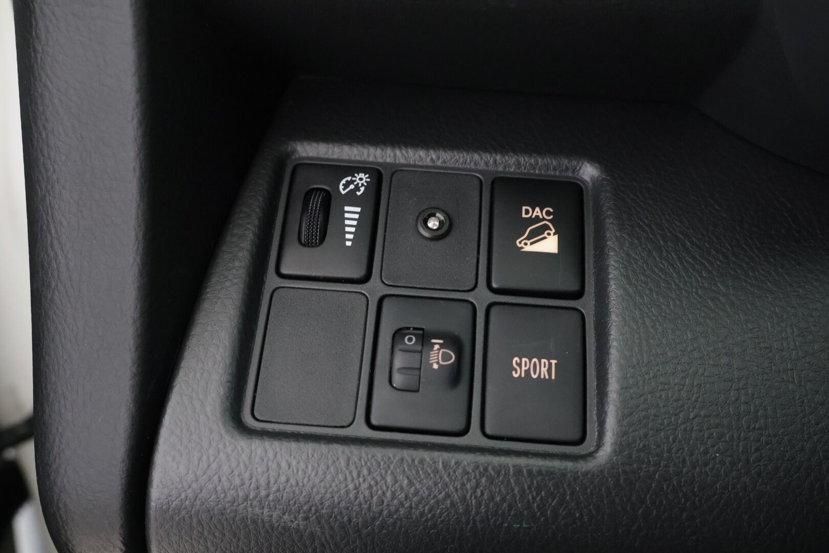 Toyota RAV4 2010 RAV4 2,2 D-CAT 4WD 150 - Vakkari / Vetokoukku / Hyvin huollettu / Lohkolämmitin / Kahdet hyvät renkaat! - KORKO VAIN 3,99 %