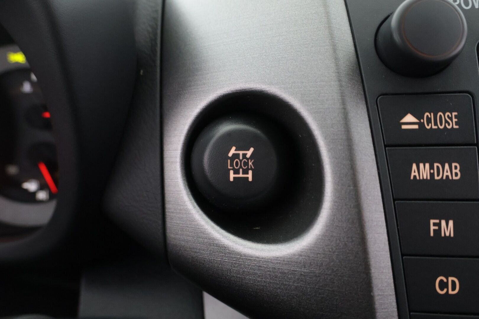 Toyota RAV4 2010 RAV4 2,2 D-CAT 4WD 150 - Vakkari / Vetokoukku / Hyvin huollettu / Lohkolämmitin / Kahdet hyvät renkaat! - KORKO VAIN 3,99 %