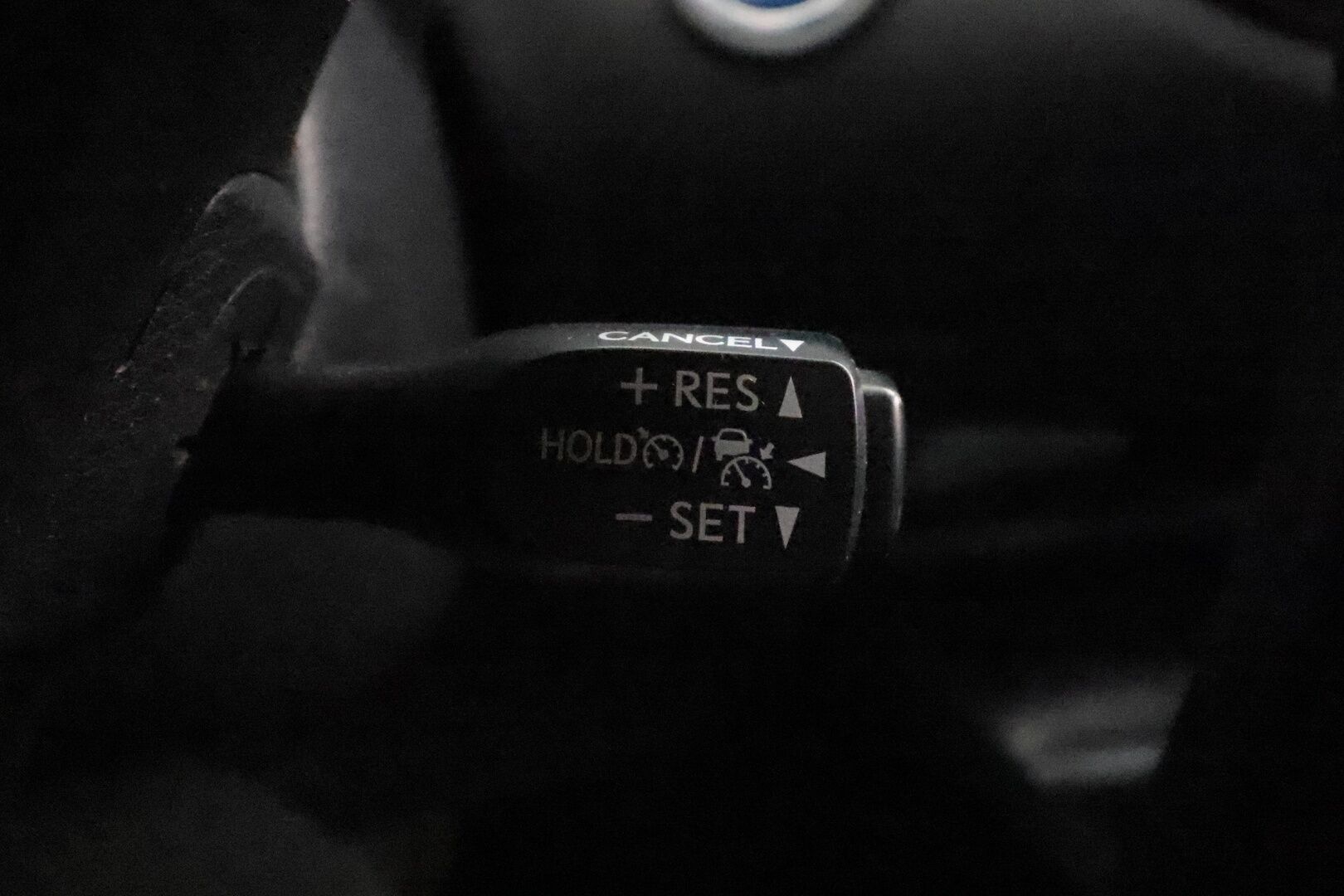 Toyota C-HR 2019 1,8 Hybrid Active Edition * ACC / Webasto / Koukku / LED-Lisä / Navi / Keyless / Kaistavahti / P.Kamera * - Suomi-auto / Kahdet renkaat aluvanteilla / Merkkihuollettu - HULLUT AVAJAISHULINAT KORKOTARJOUS 3,29 %