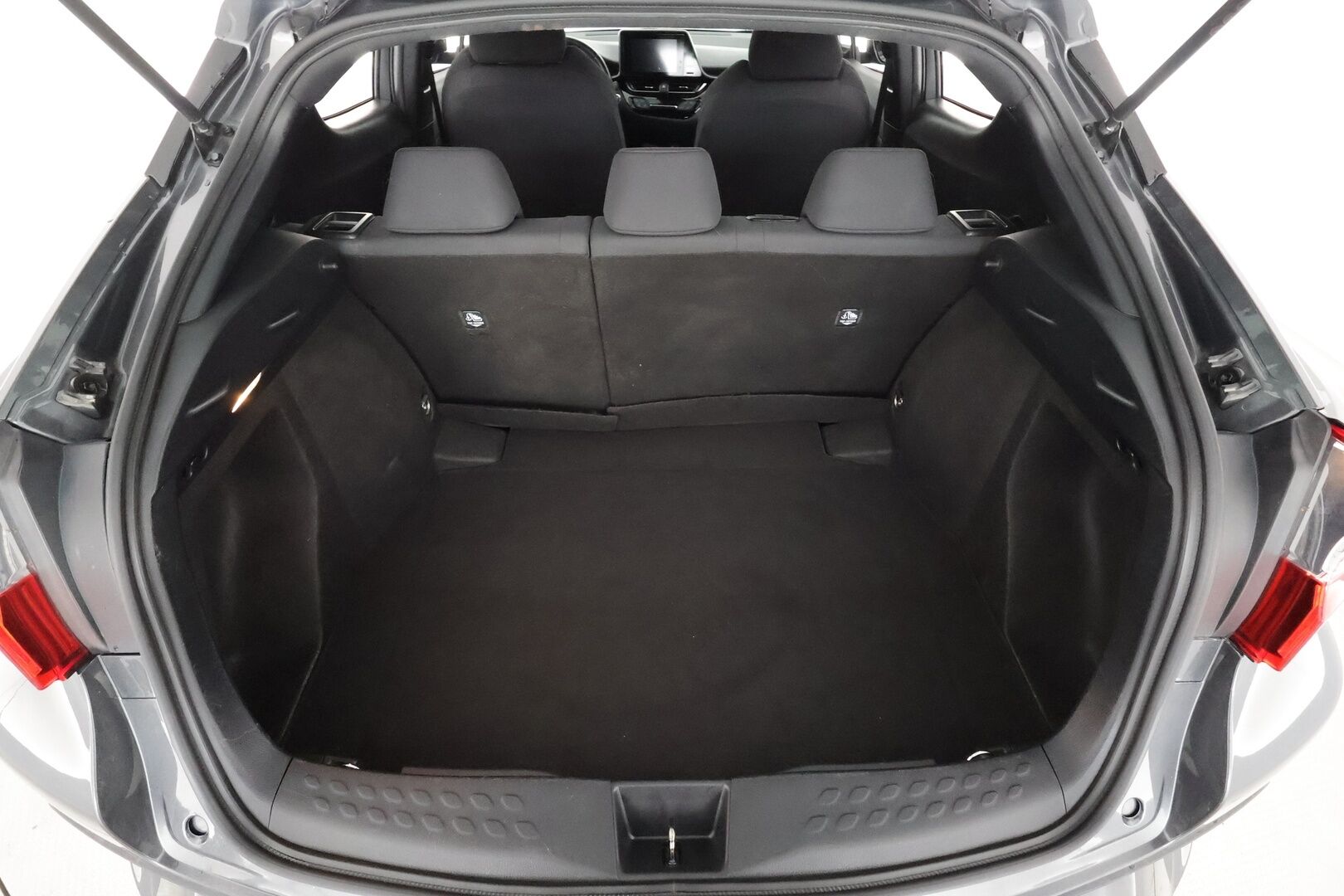 Toyota C-HR 2019 1,8 Hybrid Active Edition * ACC / Webasto / Koukku / LED-Lisä / Navi / Keyless / Kaistavahti / P.Kamera * - Suomi-auto / Kahdet renkaat aluvanteilla / Merkkihuollettu - HULLUT AVAJAISHULINAT KORKOTARJOUS 3,29 %