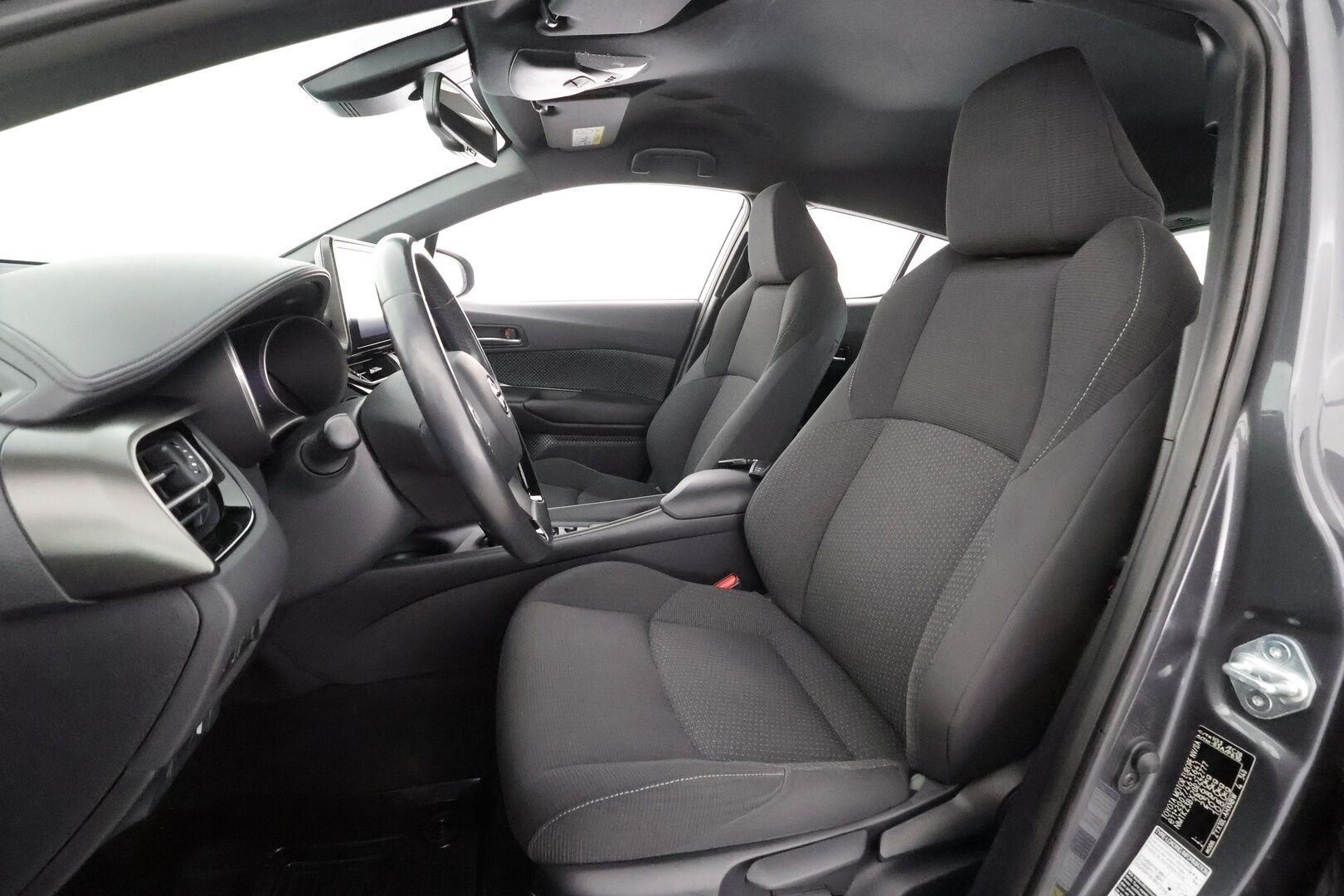 Toyota C-HR 2019 1,8 Hybrid Active Edition * ACC / Webasto / Koukku / LED-Lisä / Navi / Keyless / Kaistavahti / P.Kamera * - Suomi-auto / Kahdet renkaat aluvanteilla / Merkkihuollettu - HULLUT AVAJAISHULINAT KORKOTARJOUS 3,29 %