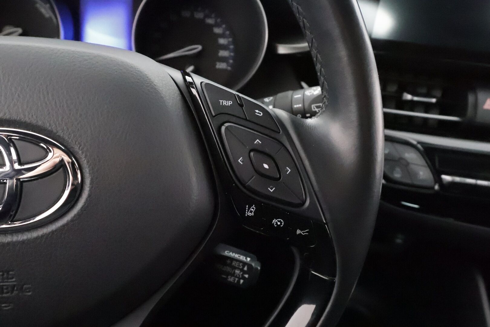 Toyota C-HR 2019 1,8 Hybrid Active Edition * ACC / Webasto / Koukku / LED-Lisä / Navi / Keyless / Kaistavahti / P.Kamera * - Suomi-auto / Kahdet renkaat aluvanteilla / Merkkihuollettu - HULLUT AVAJAISHULINAT KORKOTARJOUS 3,29 %