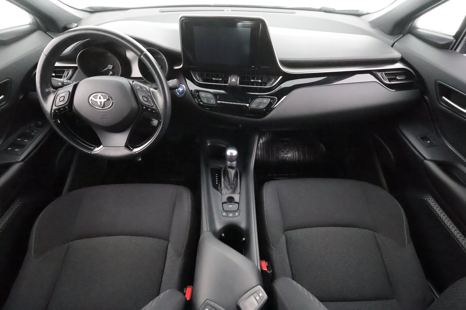 Toyota C-HR 2019 1,8 Hybrid Active Edition * ACC / Webasto / Koukku / LED-Lisä / Navi / Keyless / Kaistavahti / P.Kamera * - Suomi-auto / Kahdet renkaat aluvanteilla / Merkkihuollettu - HULLUT AVAJAISHULINAT KORKOTARJOUS 3,29 %