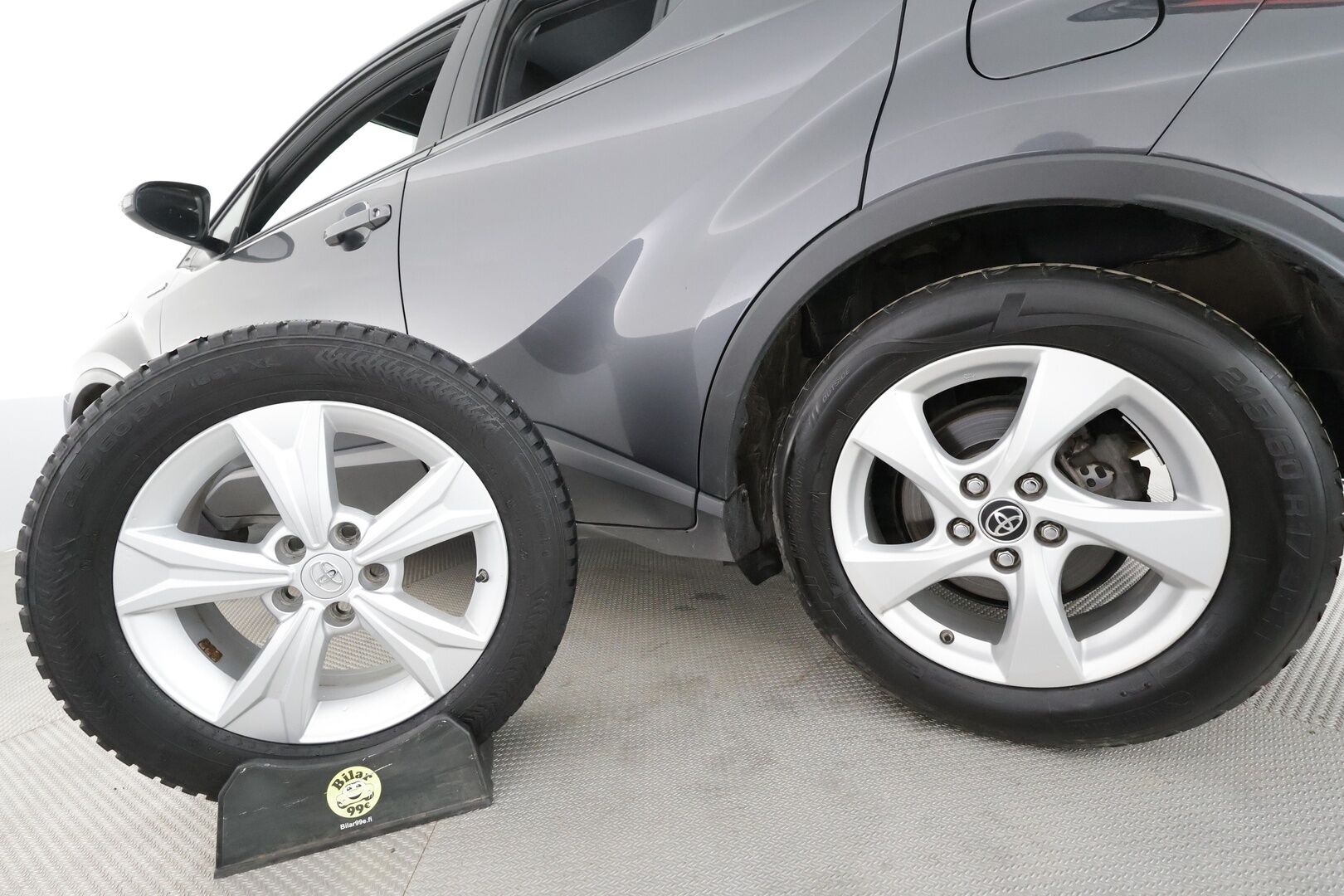 Toyota C-HR 2019 1,8 Hybrid Active Edition * ACC / Webasto / Koukku / LED-Lisä / Navi / Keyless / Kaistavahti / P.Kamera * - Suomi-auto / Kahdet renkaat aluvanteilla / Merkkihuollettu - HULLUT AVAJAISHULINAT KORKOTARJOUS 3,29 %