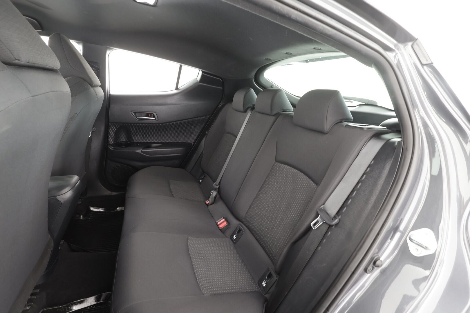 Toyota C-HR 2019 1,8 Hybrid Active Edition * ACC / Webasto / Koukku / LED-Lisä / Navi / Keyless / Kaistavahti / P.Kamera * - Suomi-auto / Kahdet renkaat aluvanteilla / Merkkihuollettu - HULLUT AVAJAISHULINAT KORKOTARJOUS 3,29 %