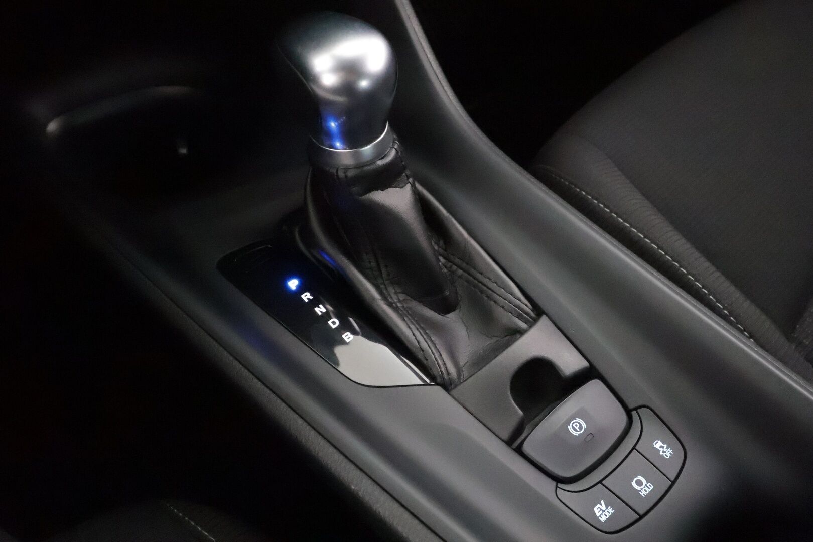 Toyota C-HR 2019 1,8 Hybrid Active Edition * ACC / Webasto / Koukku / LED-Lisä / Navi / Keyless / Kaistavahti / P.Kamera * - Suomi-auto / Kahdet renkaat aluvanteilla / Merkkihuollettu - HULLUT AVAJAISHULINAT KORKOTARJOUS 3,29 %