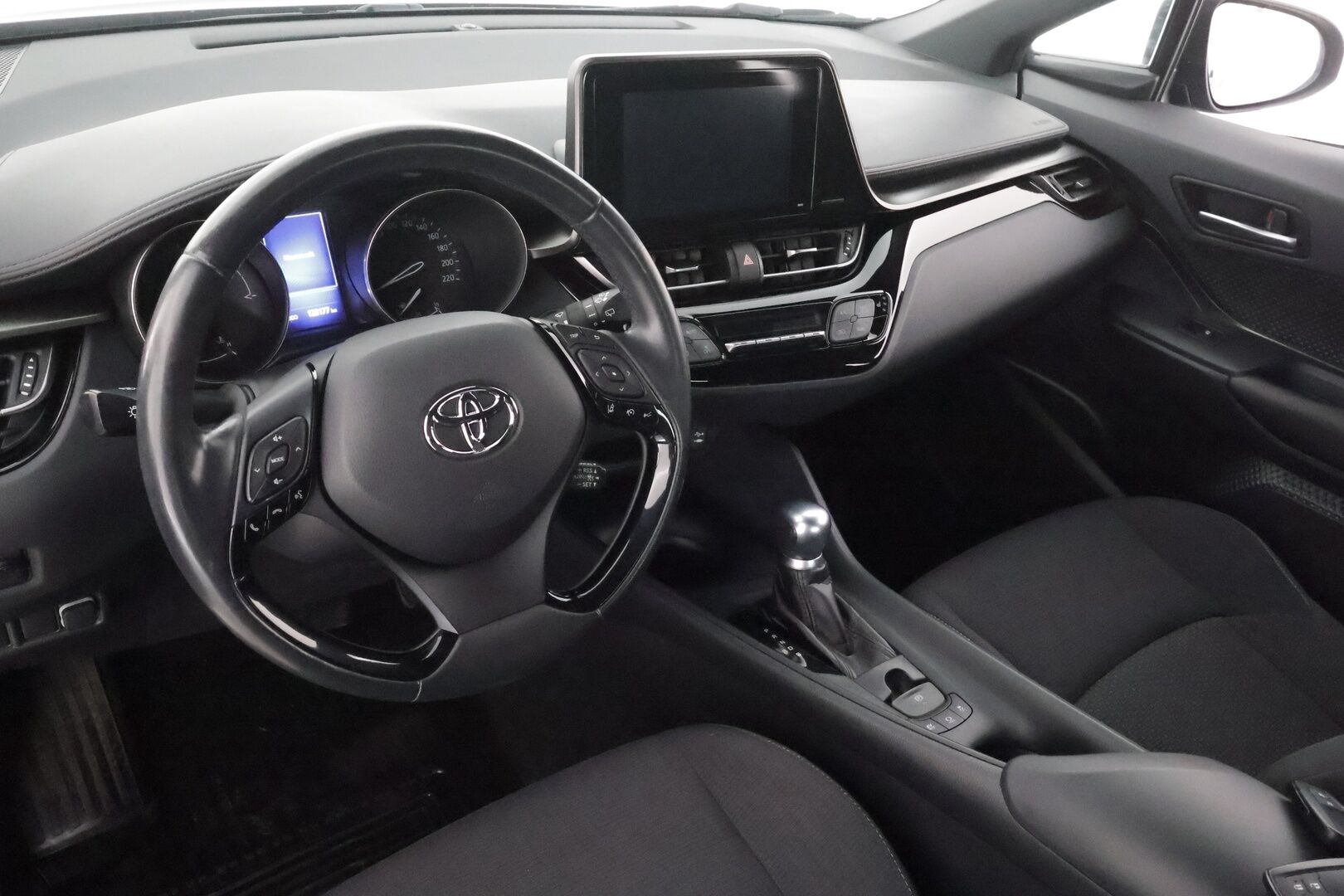 Toyota C-HR 2019 1,8 Hybrid Active Edition * ACC / Webasto / Koukku / LED-Lisä / Navi / Keyless / Kaistavahti / P.Kamera * - Suomi-auto / Kahdet renkaat aluvanteilla / Merkkihuollettu - HULLUT AVAJAISHULINAT KORKOTARJOUS 3,29 %