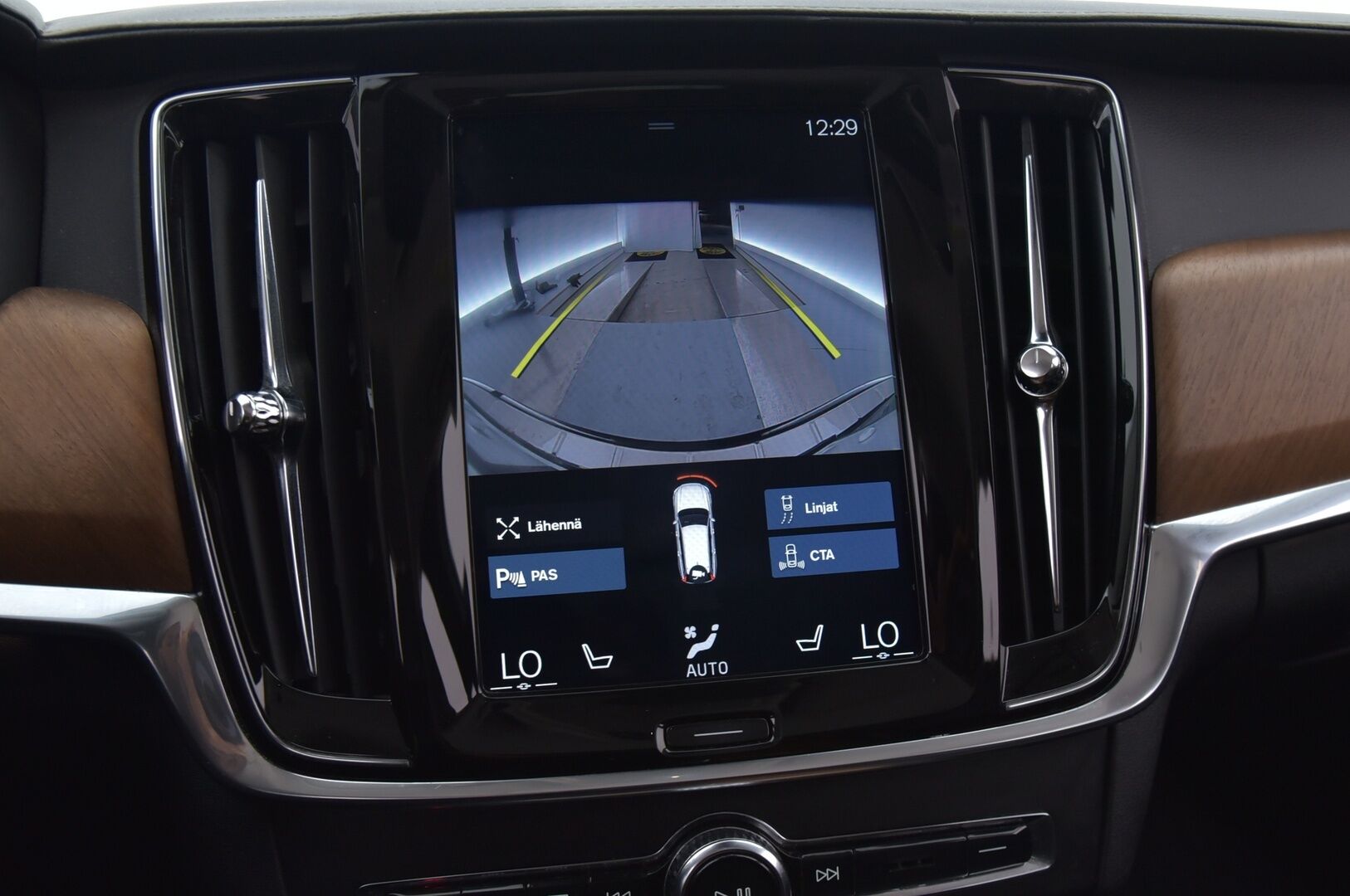 Volvo V90 2019 D4 AWD Inscription aut.*Kamera / Sporttinahat / Navi / Kamera / Sähkökontti / Webasto* - Suomi-auto / Kahdet renkaat alumiinivanteilla / Huippuvarusteet / Jakopää+Vesipumppu 241tkm kohdalla