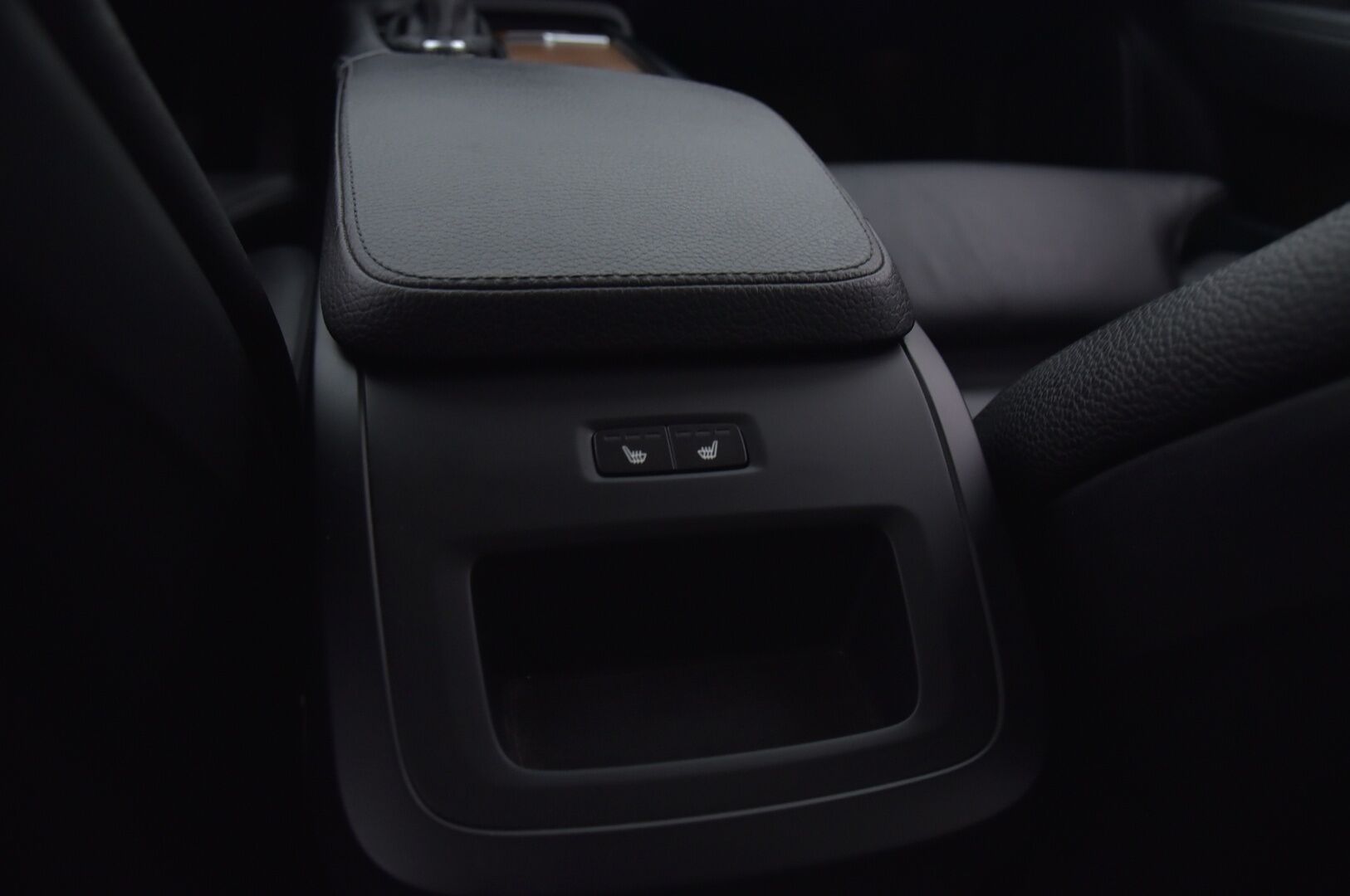 Volvo V90 2019 D4 AWD Inscription aut.*Kamera / Sporttinahat / Navi / Kamera / Sähkökontti / Webasto* - Suomi-auto / Kahdet renkaat alumiinivanteilla / Huippuvarusteet / Jakopää+Vesipumppu 241tkm kohdalla