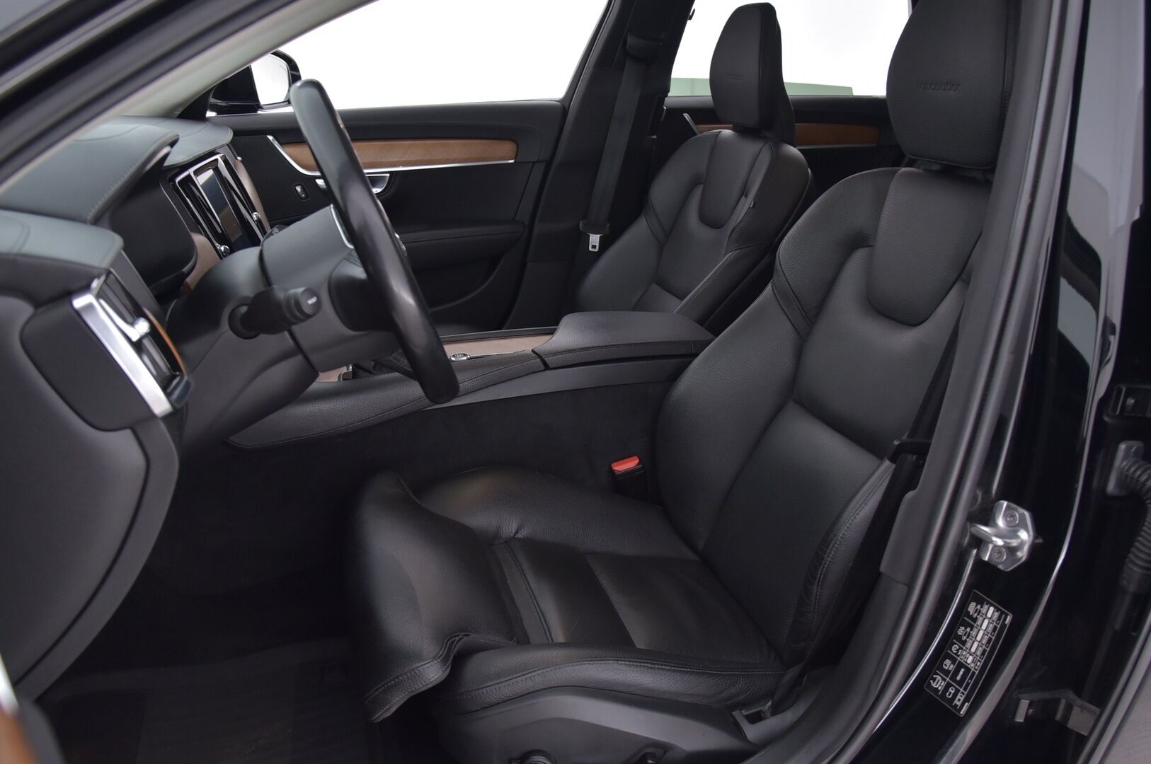 Volvo V90 2019 D4 AWD Inscription aut.*Kamera / Sporttinahat / Navi / Kamera / Sähkökontti / Webasto* - Suomi-auto / Kahdet renkaat alumiinivanteilla / Huippuvarusteet / Jakopää+Vesipumppu 241tkm kohdalla