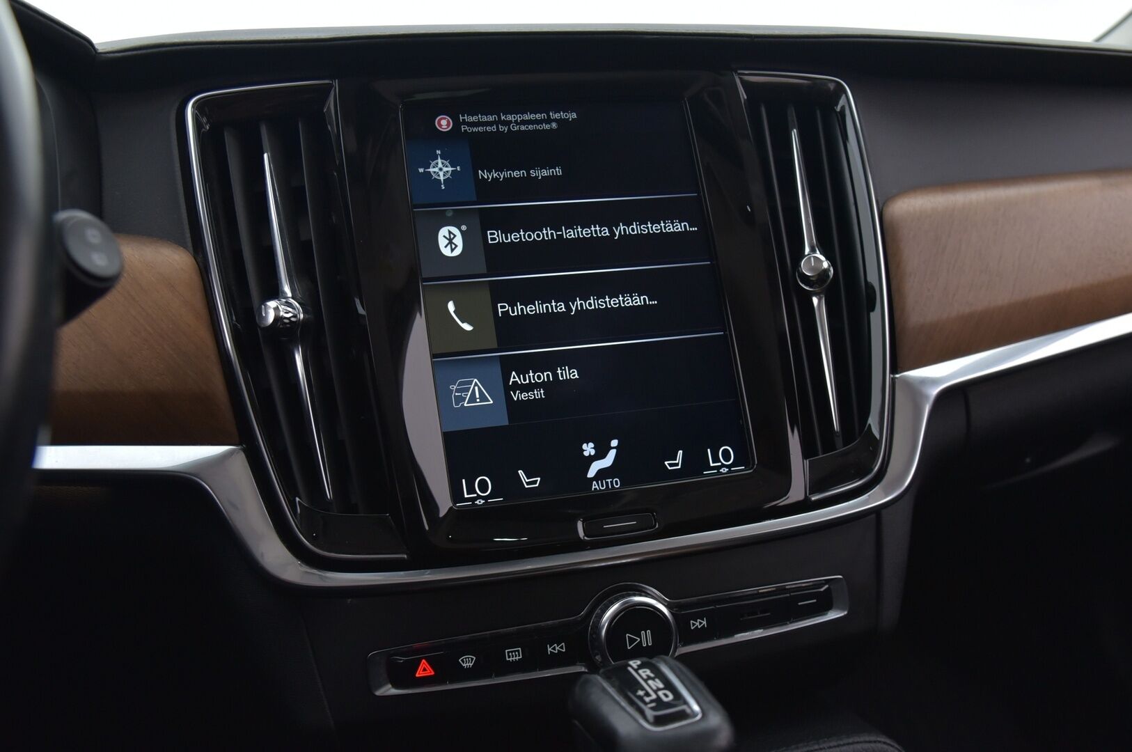 Volvo V90 2019 D4 AWD Inscription aut.*Kamera / Sporttinahat / Navi / Kamera / Sähkökontti / Webasto* - Suomi-auto / Kahdet renkaat alumiinivanteilla / Huippuvarusteet / Jakopää+Vesipumppu 241tkm kohdalla