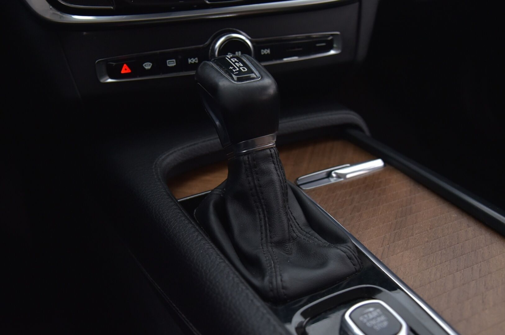 Volvo V90 2019 D4 AWD Inscription aut.*Kamera / Sporttinahat / Navi / Kamera / Sähkökontti / Webasto* - Suomi-auto / Kahdet renkaat alumiinivanteilla / Huippuvarusteet / Jakopää+Vesipumppu 241tkm kohdalla