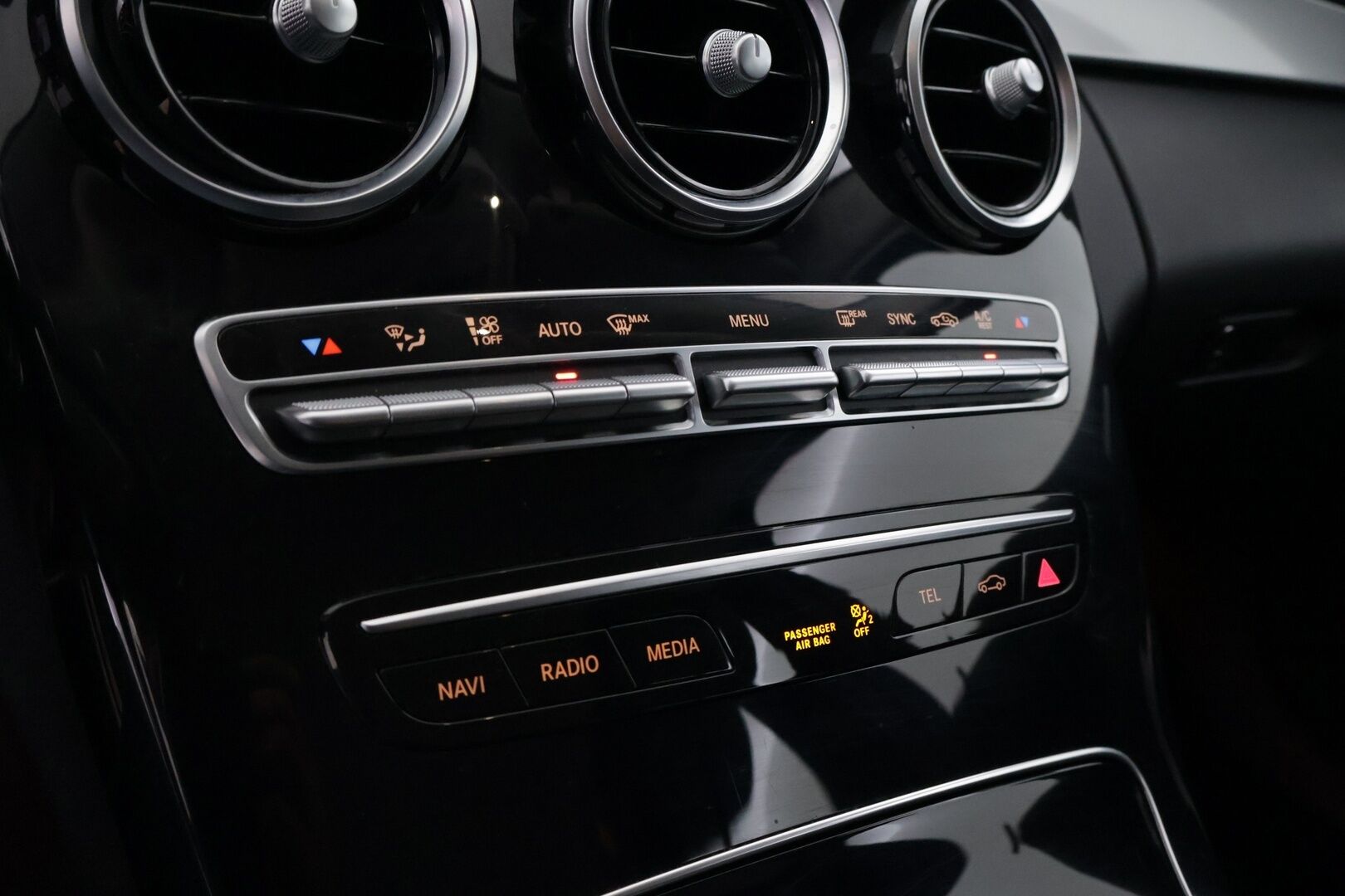 Mercedes-Benz C 2019 180 d T A Pro - | Suomi-auto | Facelift | Nahkapenkit | P.kamera | Lohkolämmitin | Vakkari | LED | | Sähköluukku | Navi | 