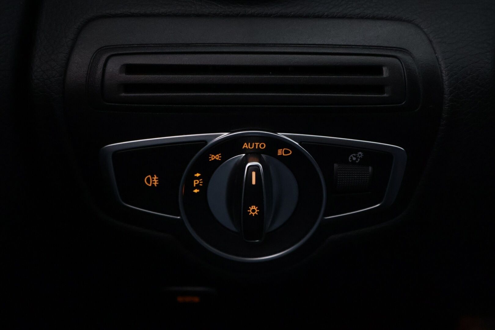 Mercedes-Benz C 2019 180 d T A Pro - | Suomi-auto | Facelift | Nahkapenkit | P.kamera | Lohkolämmitin | Vakkari | LED | | Sähköluukku | Navi | 