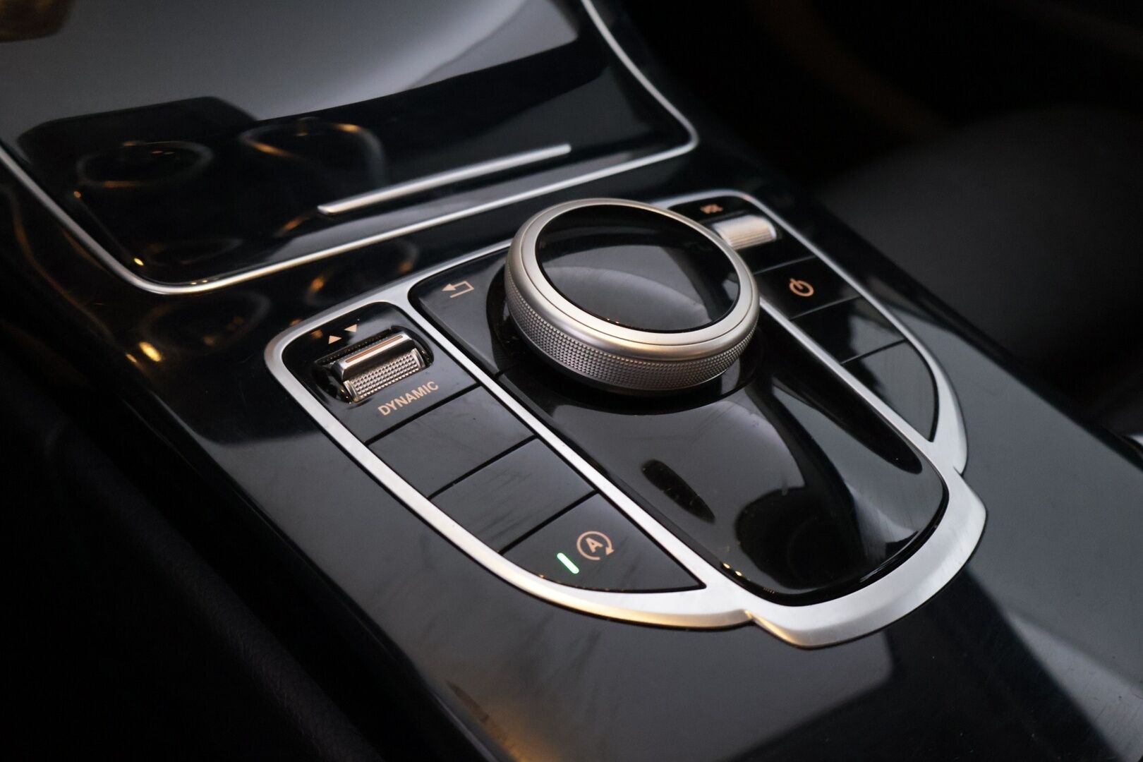 Mercedes-Benz C 2019 180 d T A Pro - | Suomi-auto | Facelift | Nahkapenkit | P.kamera | Lohkolämmitin | Vakkari | LED | | Sähköluukku | Navi | 