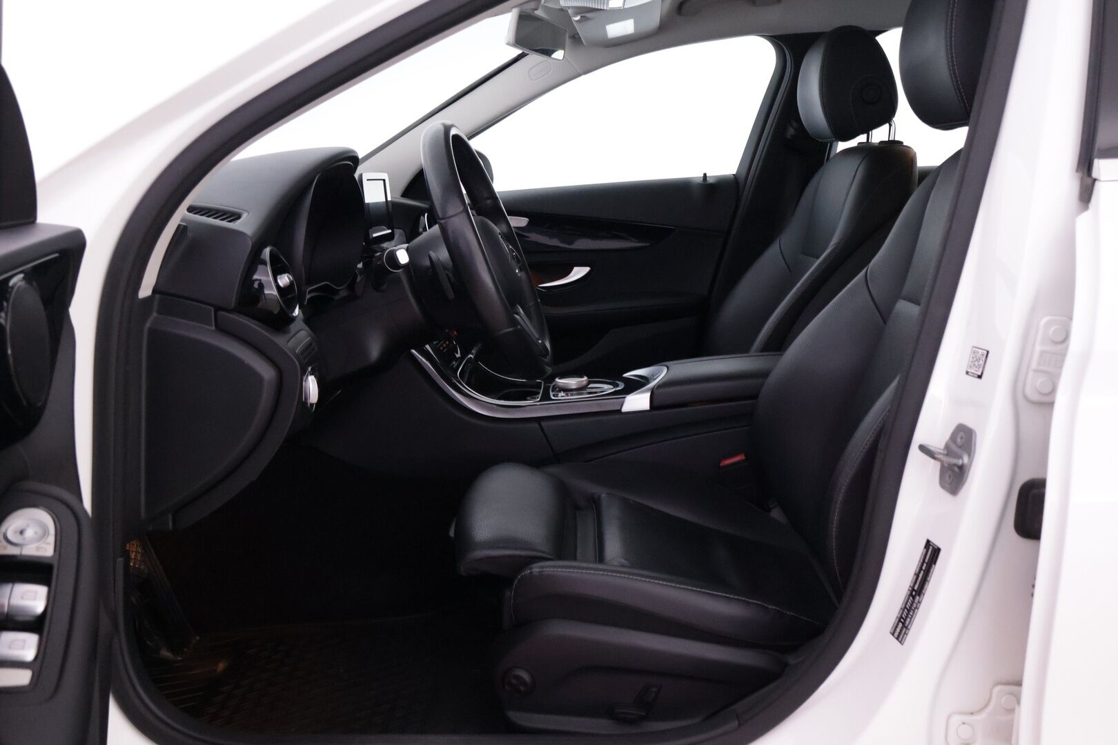 Mercedes-Benz C 2019 180 d T A Pro *Vakkari / LED Ajovalot / Peruutuskamera / Lohkolämmitin / Sportti nahkapenkit * - Suomi-auto / Tuoreet Pirellin nastarenkaat / Lohkolämmitin + sisätila lämmitin / Lisävalo - HULLUT AVAJAISHULINAT KORKOTARJOUS 3,29 %