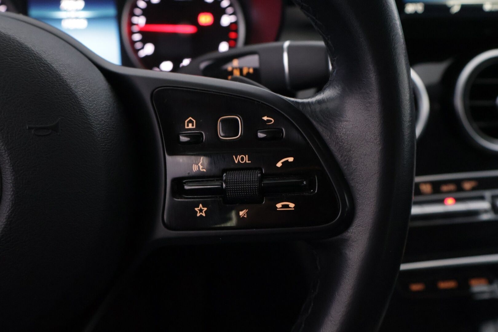 Mercedes-Benz C 2019 180 d T A Pro *Vakkari / LED Ajovalot / Peruutuskamera / Lohkolämmitin / Sportti nahkapenkit * - Suomi-auto / Tuoreet Pirellin nastarenkaat / Lohkolämmitin + sisätila lämmitin / Lisävalo - HULLUT AVAJAISHULINAT KORKOTARJOUS 3,29 %