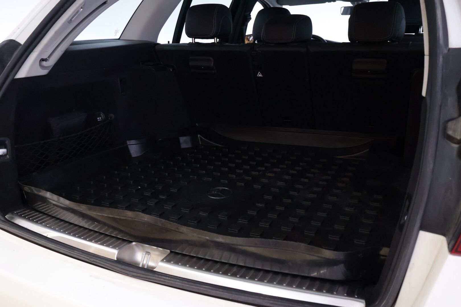 Mercedes-Benz C 2019 180 d T A Pro *Vakkari / LED Ajovalot / Peruutuskamera / Lohkolämmitin / Sportti nahkapenkit * - Suomi-auto / Tuoreet Pirellin nastarenkaat / Lohkolämmitin + sisätila lämmitin / Lisävalo - HULLUT AVAJAISHULINAT KORKOTARJOUS 3,29 %