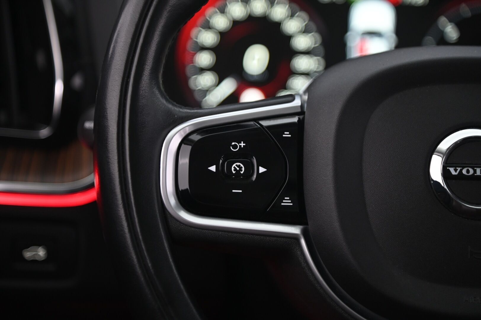 Volvo XC60 2019 D4 AWD Business Inscription aut - Suomi-auto | Vetokoukku | VOC | ACC | Panorama | Muistipenkit