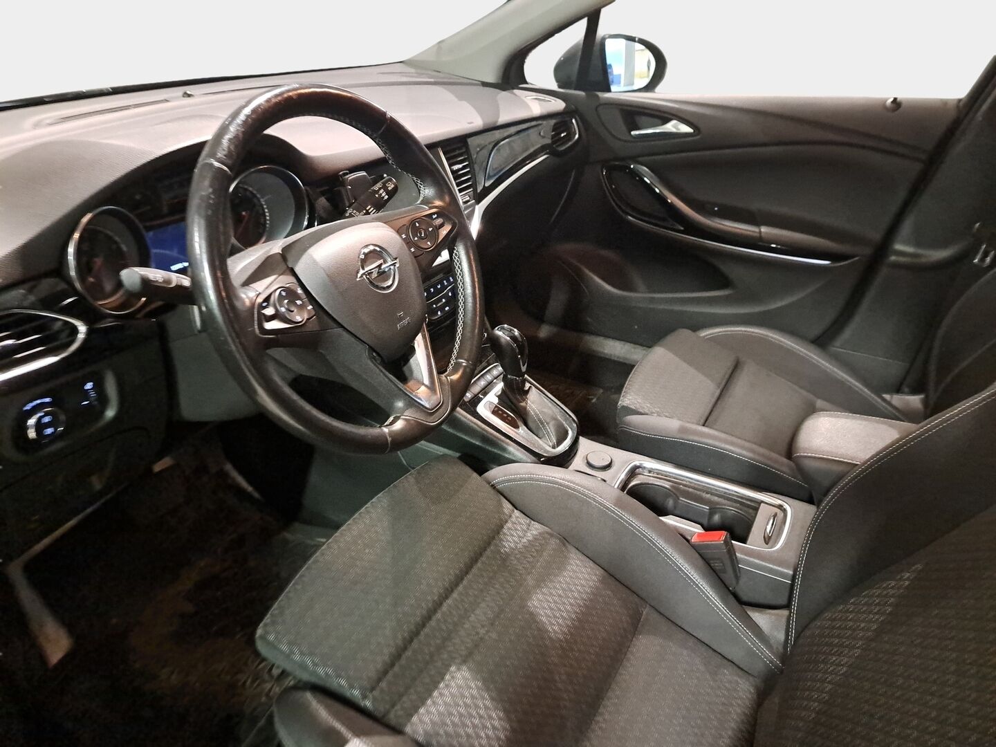 Opel Astra 2019 Sports Tourer Innovation Plus 150 Turbo A *Lohko / Koukku / ILUX-Led / Blis / P-Kamera / Ratinlämmitin* - Hyvä huoltohistoria / Kahdet huippu renkaat! 