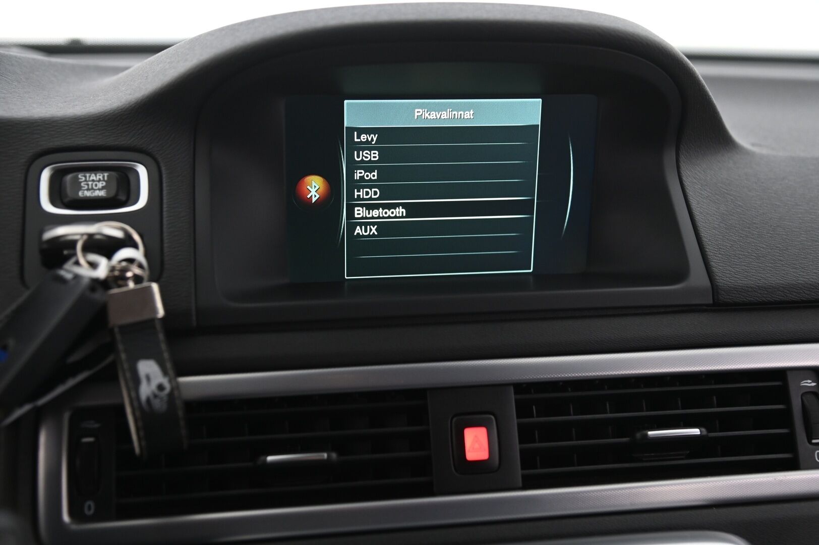Volvo V70 2016 2,0 D3 Momentum - ACC | Webasto | Koukku | Lämmitettävä ohjauspyörä | Blis | Kaistavahti |2xrenkaat | Digimittaristo 