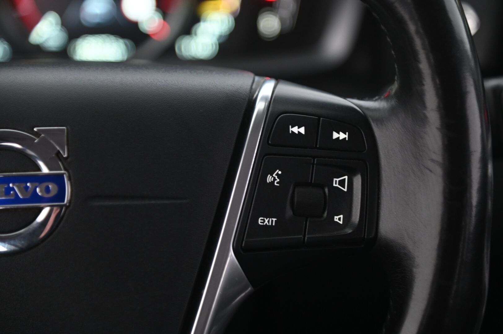 Volvo V70 2016 2,0 D3 Momentum - ACC | Webasto | Koukku | Lämmitettävä ohjauspyörä | Blis | Kaistavahti |2xrenkaat | Digimittaristo 
