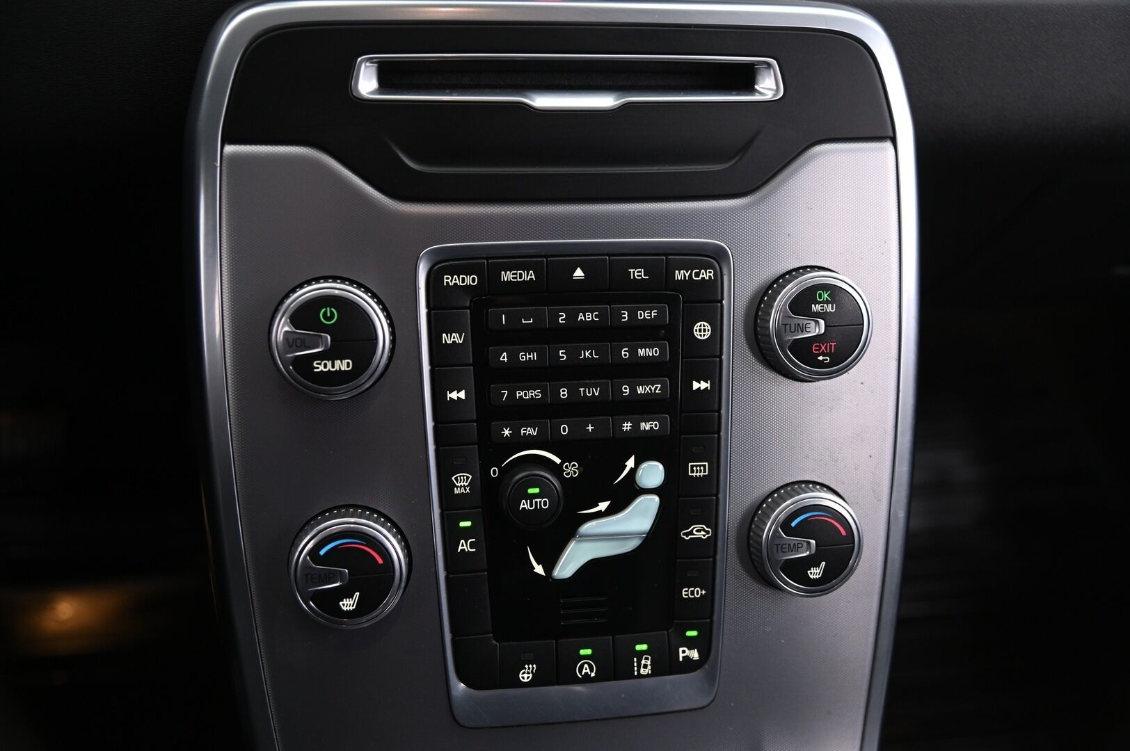 Volvo V70 2016 2,0 D3 Momentum - ACC | Webasto | Koukku | Lämmitettävä ohjauspyörä | Blis | Kaistavahti |2xrenkaat | Digimittaristo 