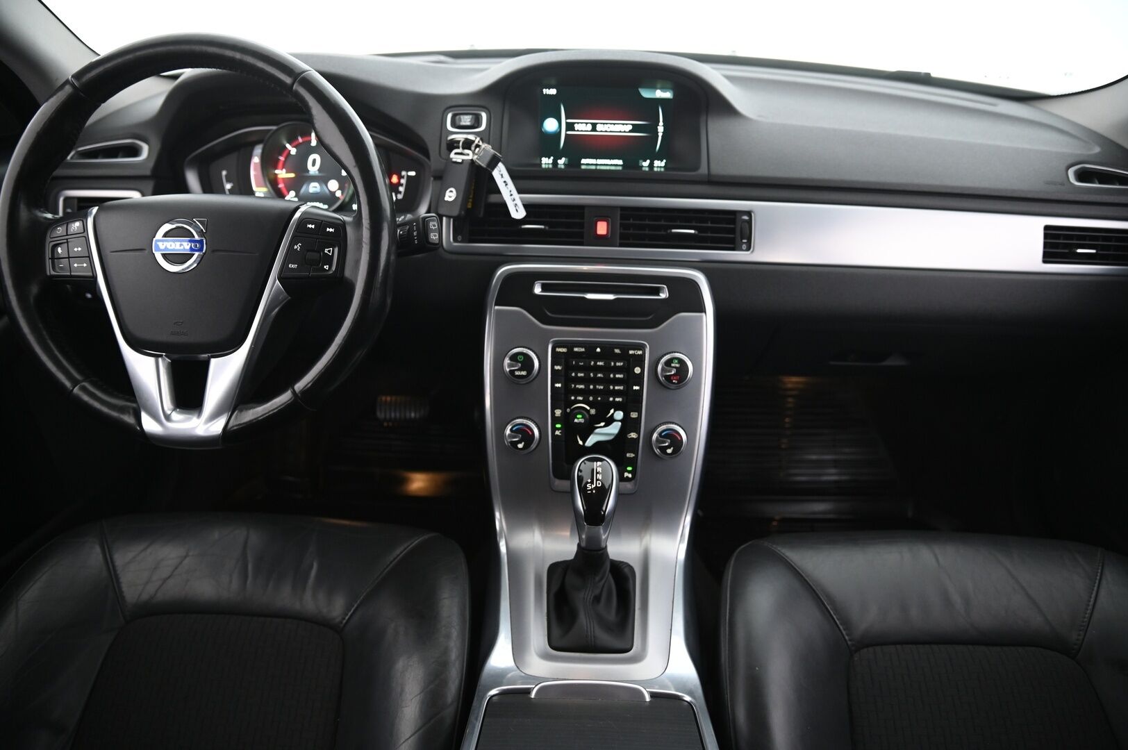 Volvo V70 2016 2,0 D3 Momentum - ACC | Webasto | Koukku | Lämmitettävä ohjauspyörä | Blis | Kaistavahti |2xrenkaat | Digimittaristo 