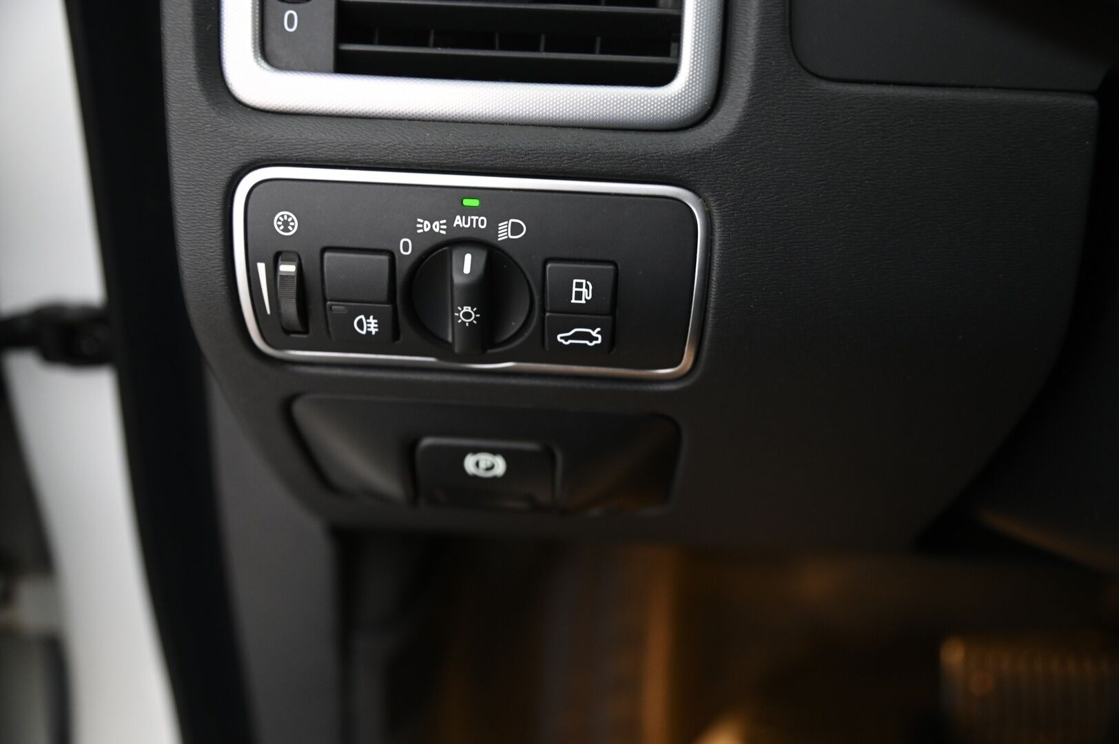 Volvo V70 2016 2,0 D3 Momentum - ACC | Webasto | Koukku | Lämmitettävä ohjauspyörä | Blis | Kaistavahti |2xrenkaat | Digimittaristo 