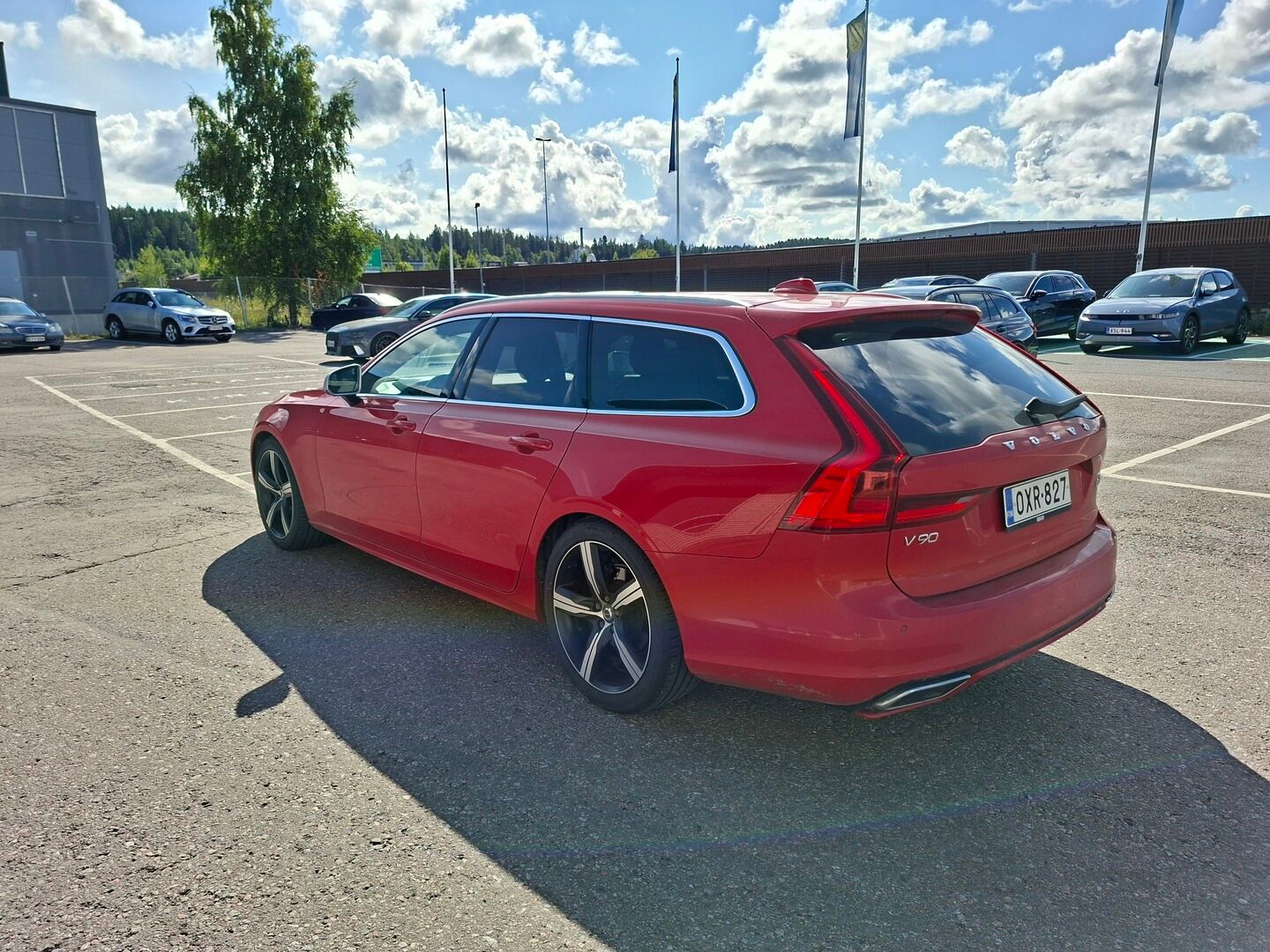 Volvo V90 2019 D4 AWD Business R-Design aut - Suomiauto | Webasto | ACC | Koukku | Peruutuskamera | Full LED | High Perf Audio | Nahka-Alcantara Muistipenkki | Upea yksilö!