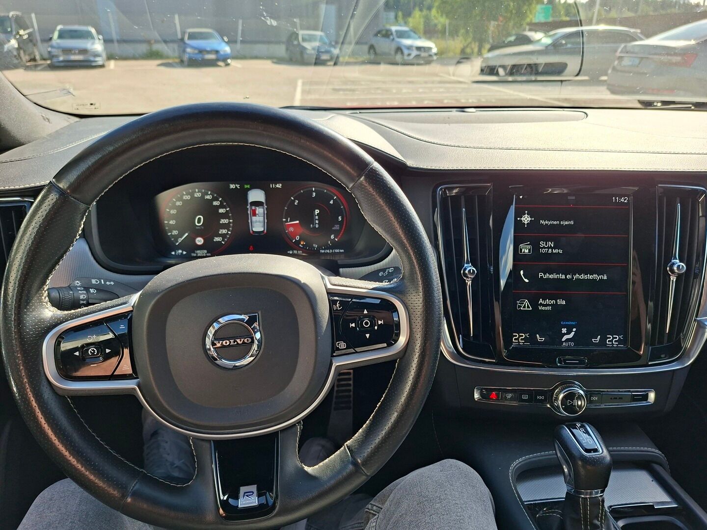 Volvo V90 2019 D4 AWD Business R-Design aut - Suomiauto | Webasto | ACC | Koukku | Peruutuskamera | Full LED | High Perf Audio | Nahka-Alcantara Muistipenkki | Upea yksilö!