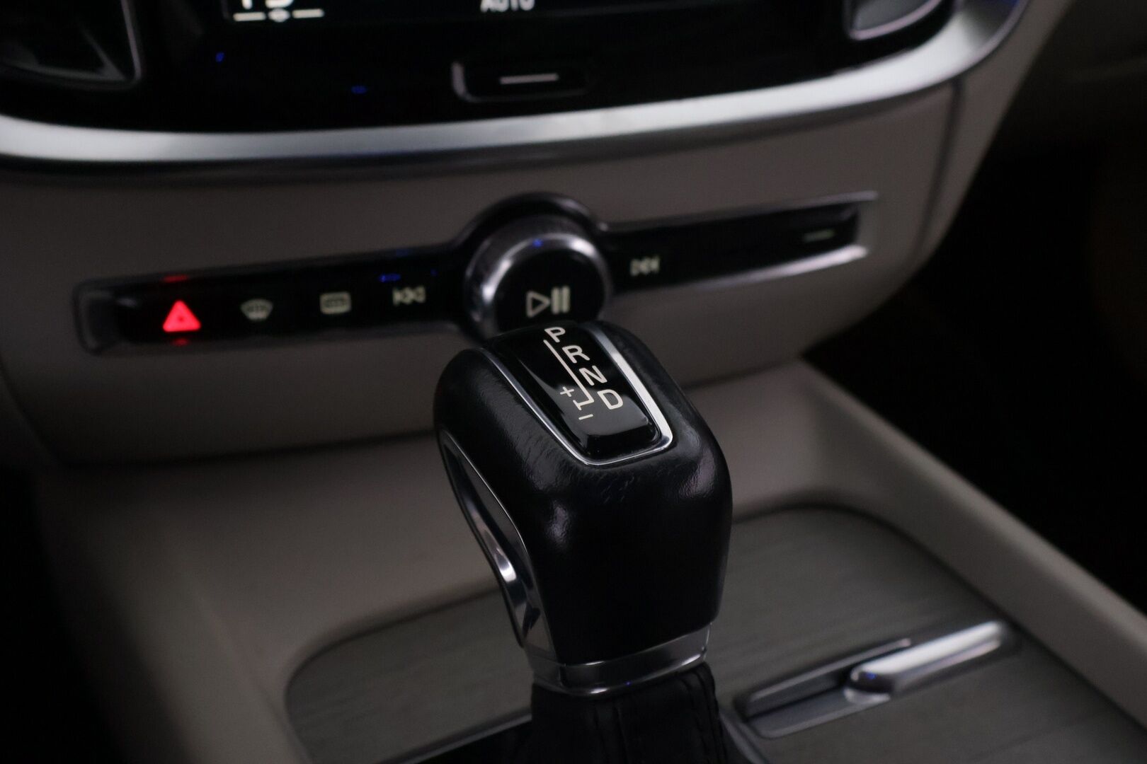 Volvo V60 2019 D3 AWD Business Inscription aut. - | ACC | P-Kamera | Webasto | Muistipenkki | Koukku | Full LED | Vaaleat nahat | BLIS | Navi |
