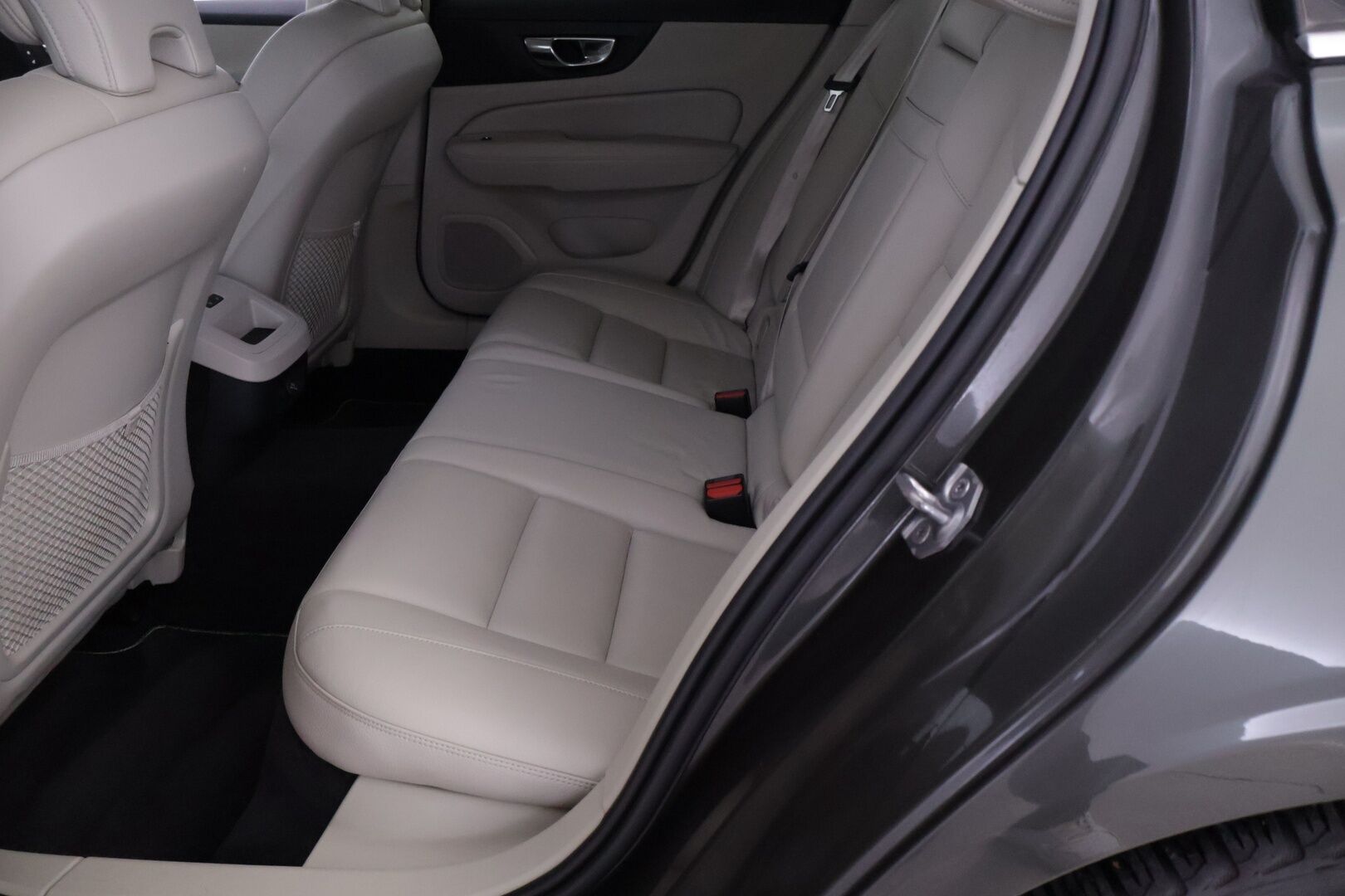 Volvo V60 2019 D3 AWD Business Inscription aut. - | ACC | P-Kamera | Webasto | Muistipenkki | Koukku | Full LED | Vaaleat nahat | BLIS | Navi |