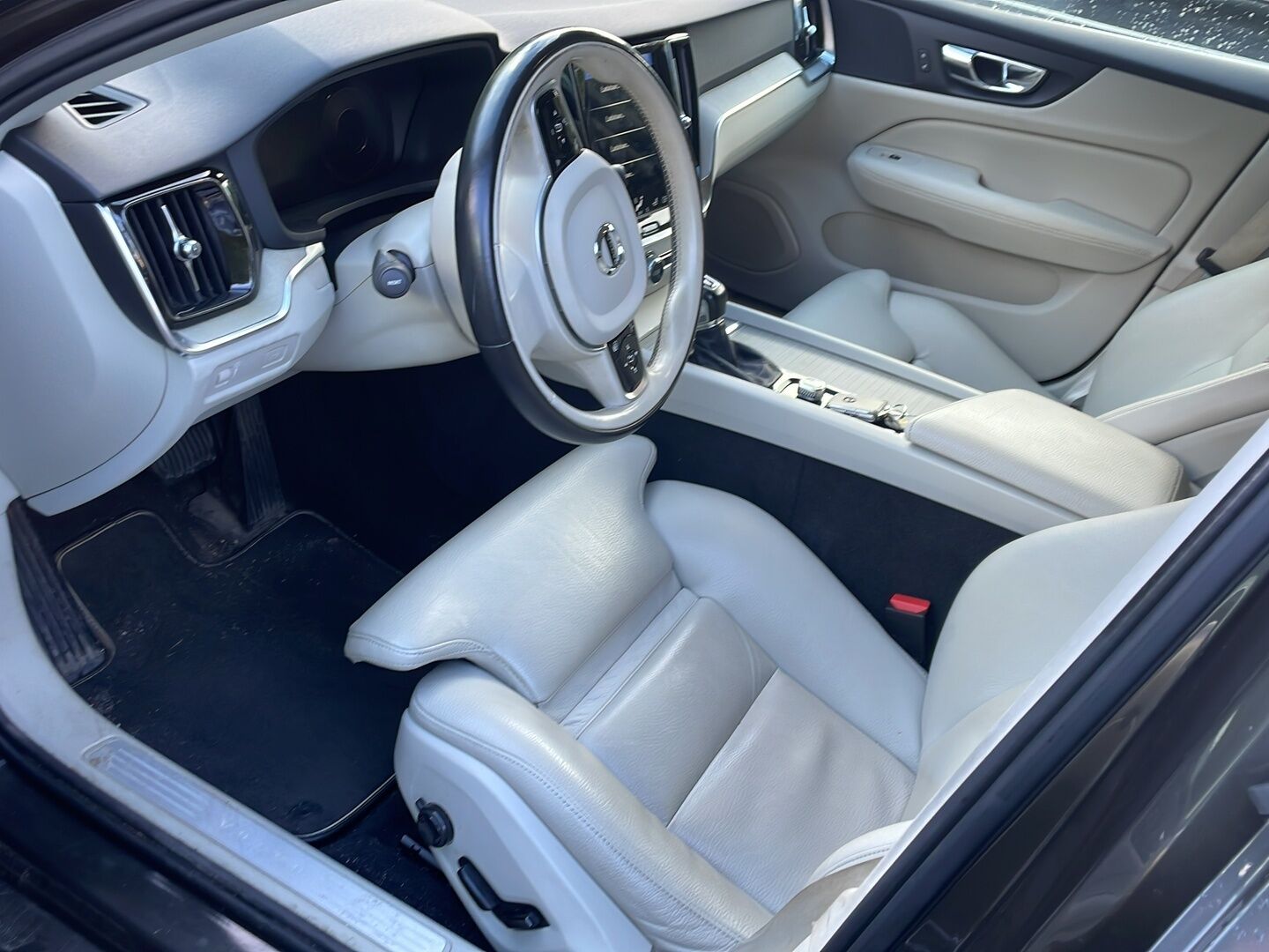 Volvo V60 2019 D3 AWD Business Inscription aut. - | ACC | P-Kamera | Webasto | Muistipenkki | Koukku | Full LED | Vaaleat nahat | BLIS | Navi |