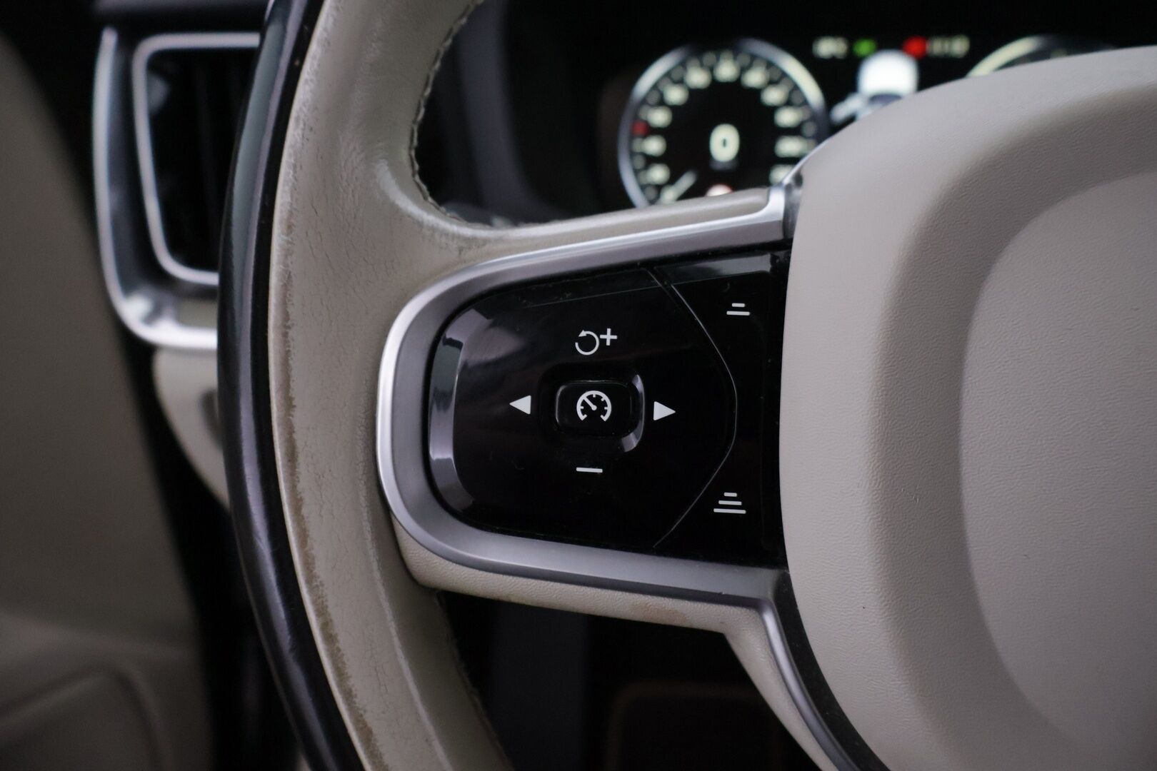 Volvo V60 2019 D3 AWD Business Inscription aut. - | ACC | P-Kamera | Webasto | Muistipenkki | Koukku | Full LED | Vaaleat nahat | BLIS | Navi |