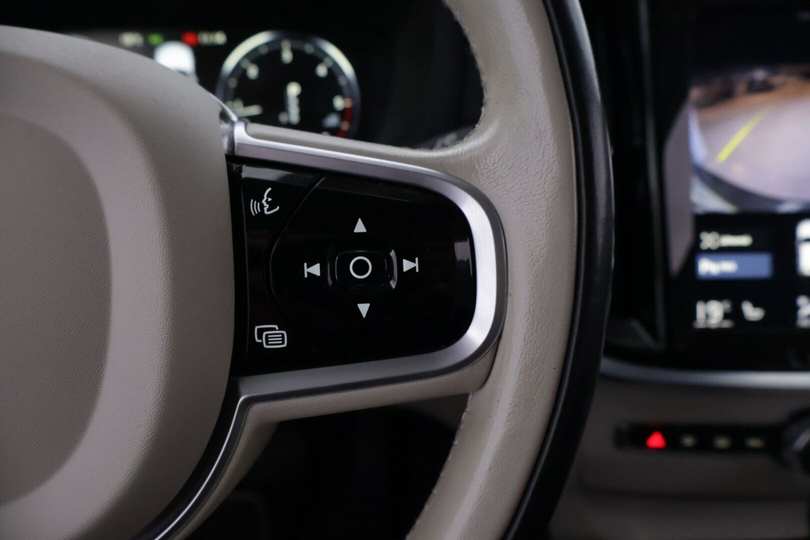 Volvo V60 2019 D3 AWD Business Inscription aut. - | ACC | P-Kamera | Webasto | Muistipenkki | Koukku | Full LED | Vaaleat nahat | BLIS | Navi |