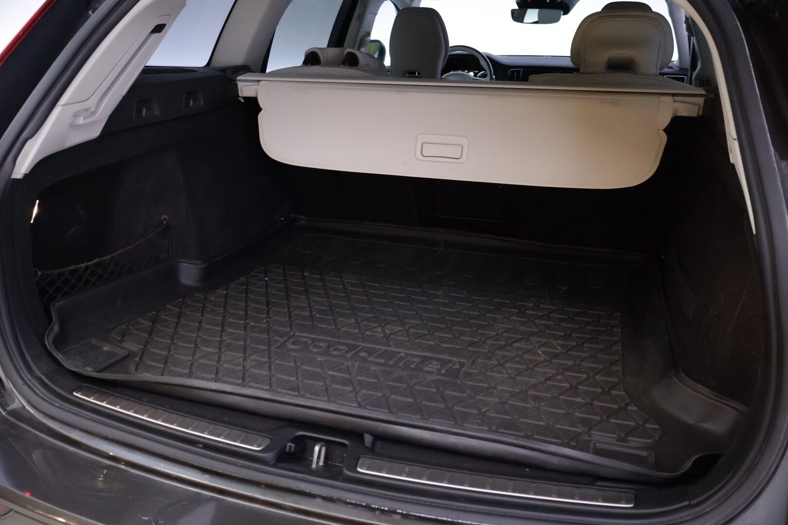 Volvo V60 2019 D3 AWD Business Inscription aut. - | ACC | P-Kamera | Webasto | Muistipenkki | Koukku | Full LED | Vaaleat nahat | BLIS | Navi |