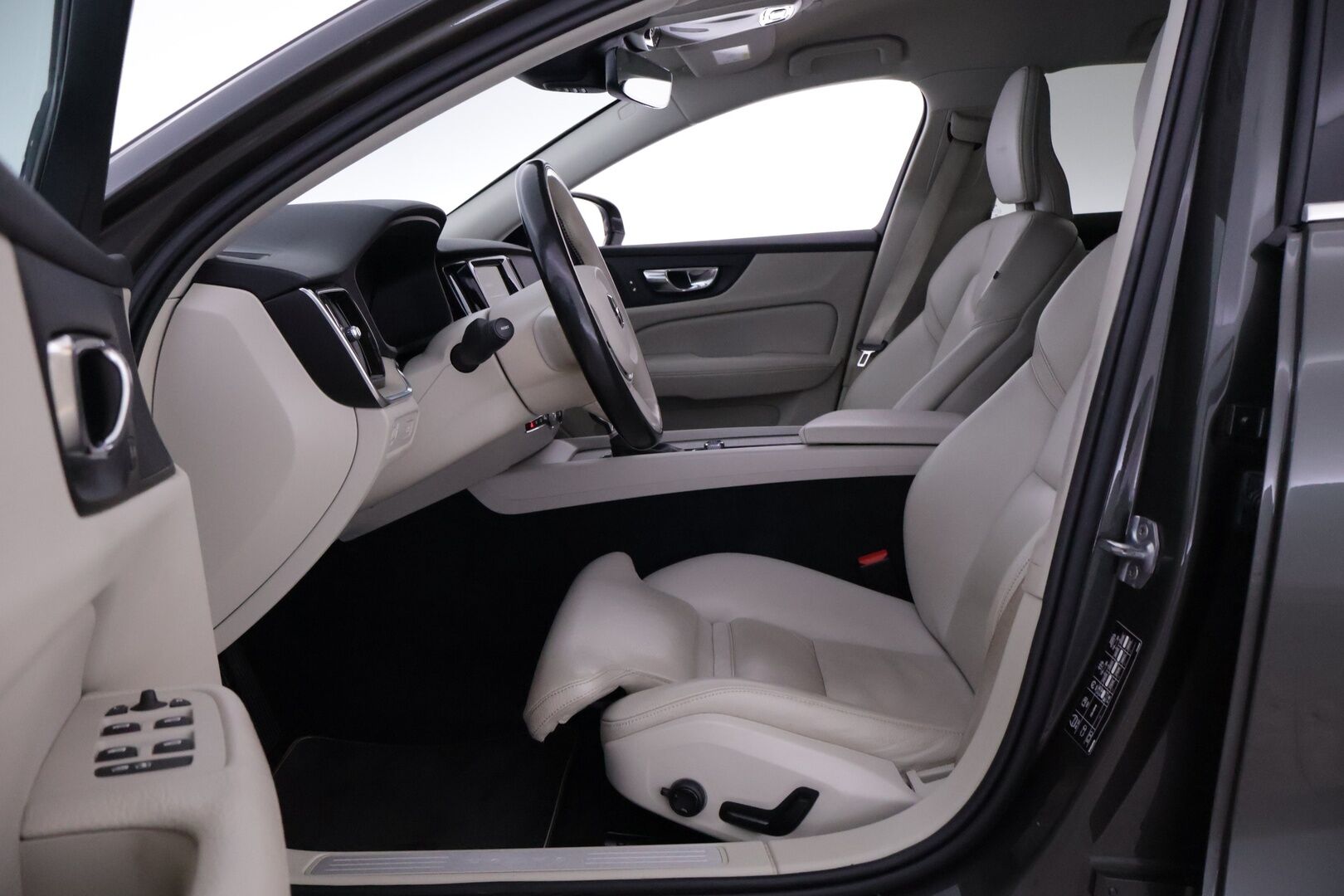 Volvo V60 2019 D3 AWD Business Inscription aut. - | ACC | P-Kamera | Webasto | Muistipenkki | Koukku | Full LED | Vaaleat nahat | BLIS | Navi |