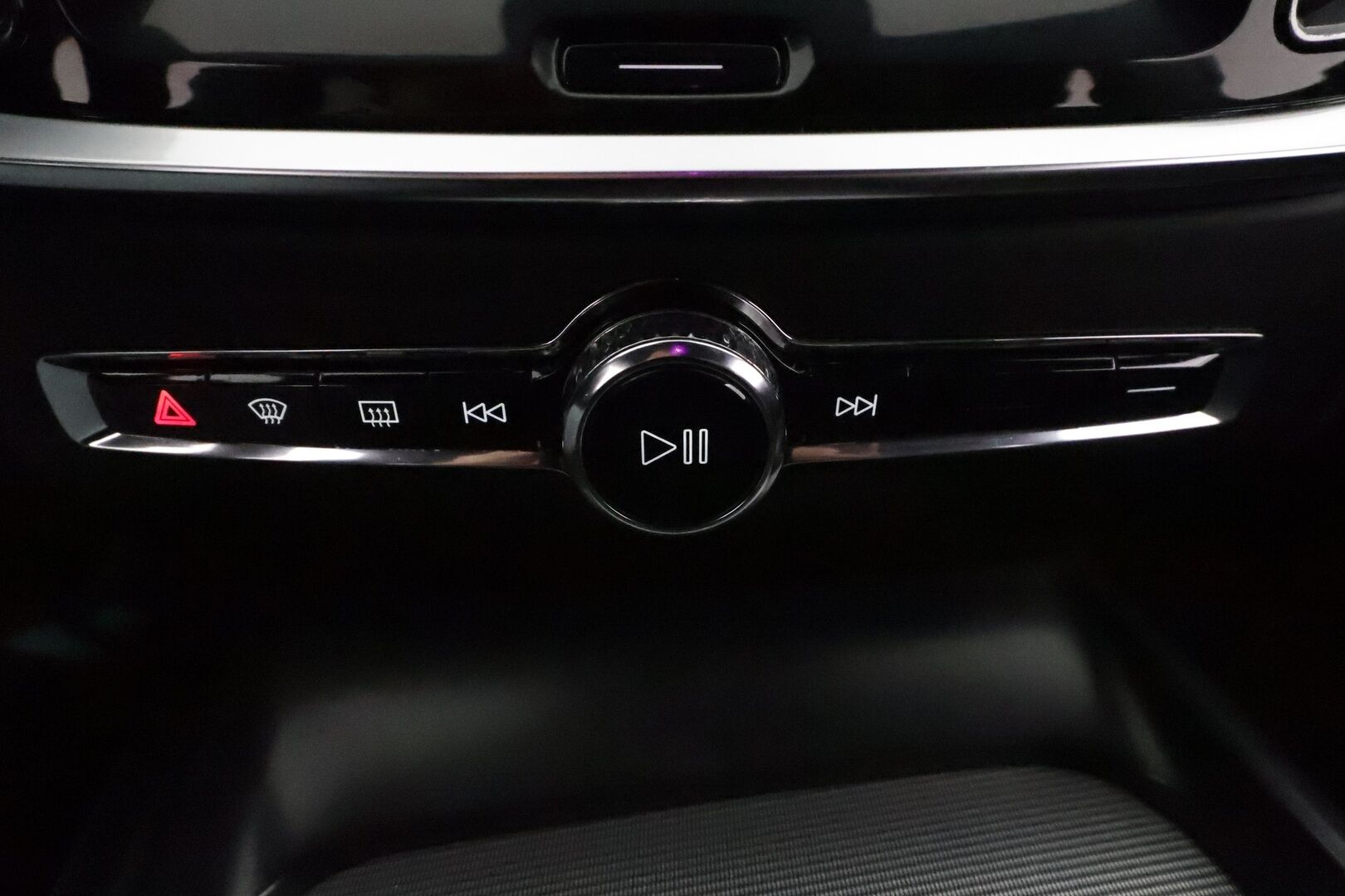 Volvo V60 2019 D4 R-Design aut *ACC / Webasto / Muistipenkki / Koukku / Full LED / BLIS / Sporttipenkit* - 3,99 % KORKOTARJOUS TÄHÄN AUTOON 28.9. ASTI! - Suomi-auto / Kahdet renkaat aluvanteilla / Merkkihuollettu