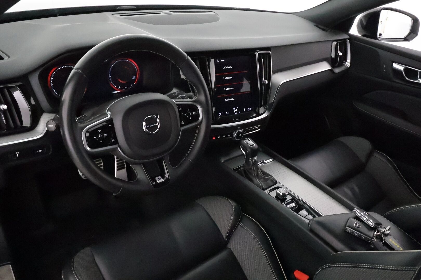 Volvo V60 2019 D4 R-Design aut *ACC / Webasto / Muistipenkki / Koukku / Full LED / BLIS / Sporttipenkit* - 3,99 % KORKOTARJOUS TÄHÄN AUTOON 28.9. ASTI! - Suomi-auto / Kahdet renkaat aluvanteilla / Merkkihuollettu