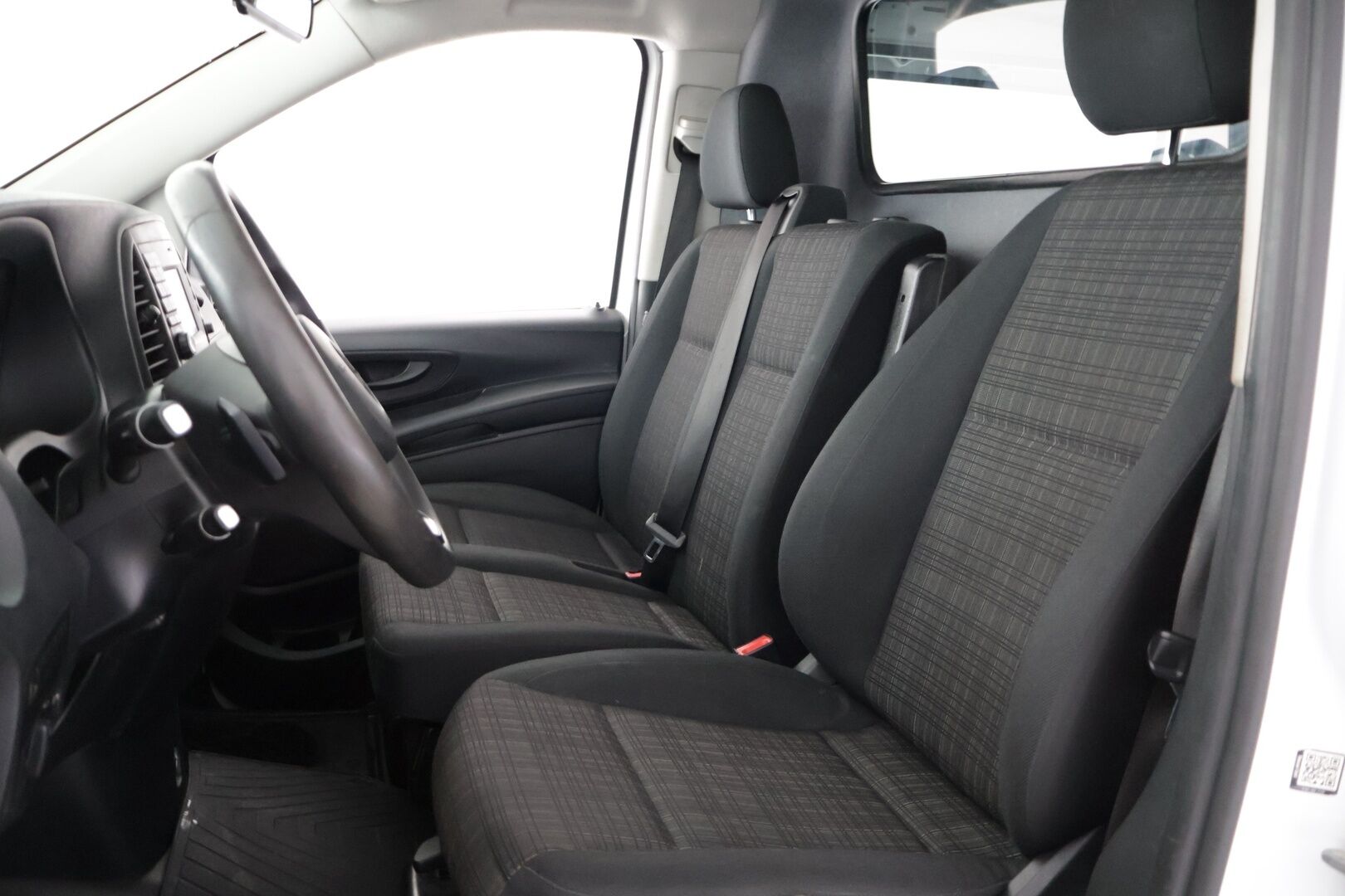 Mercedes-Benz Vito 2019 114CDI 4x4-3,05/32K keskipitkä A2 A Winter - ALV | Suomi-auto | Webasto | Vetokoukku | P-kamera | Vakkari | 2x Renkaat | BT-Audio