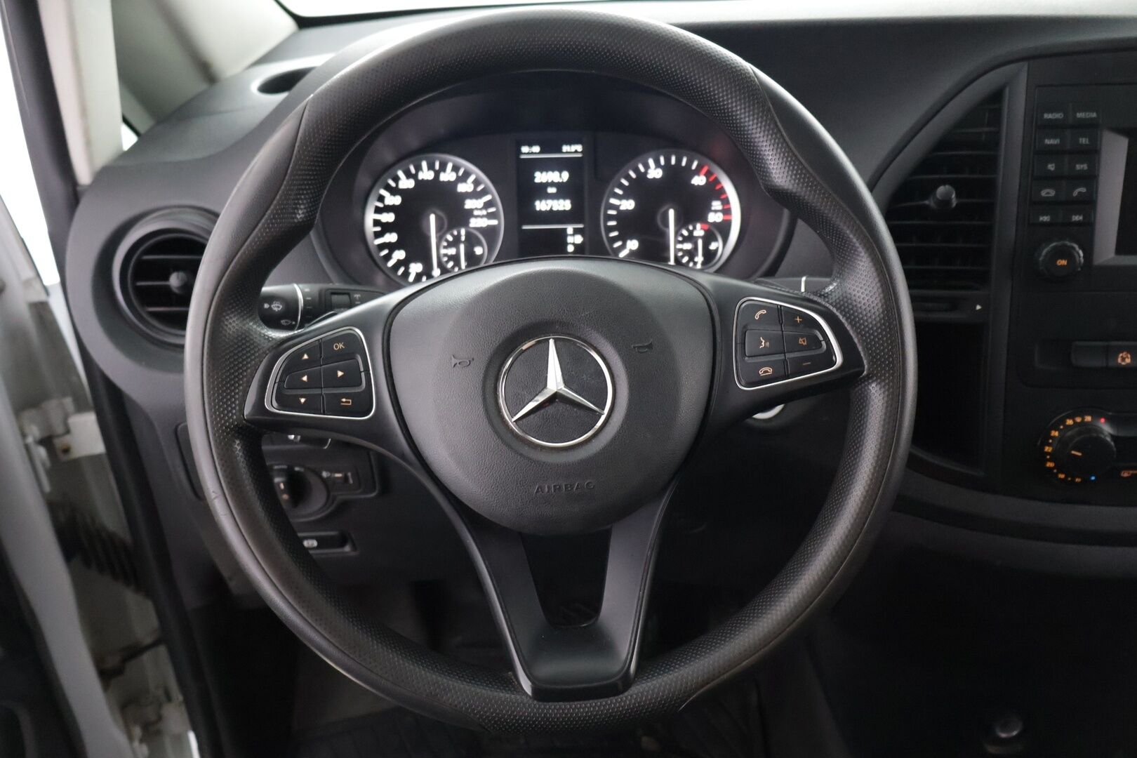 Mercedes-Benz Vito 2019 114CDI 4x4-3,05/32K keskipitkä A2 A Winter - ALV | Suomi-auto | Webasto | Vetokoukku | P-kamera | Vakkari | 2x Renkaat | BT-Audio