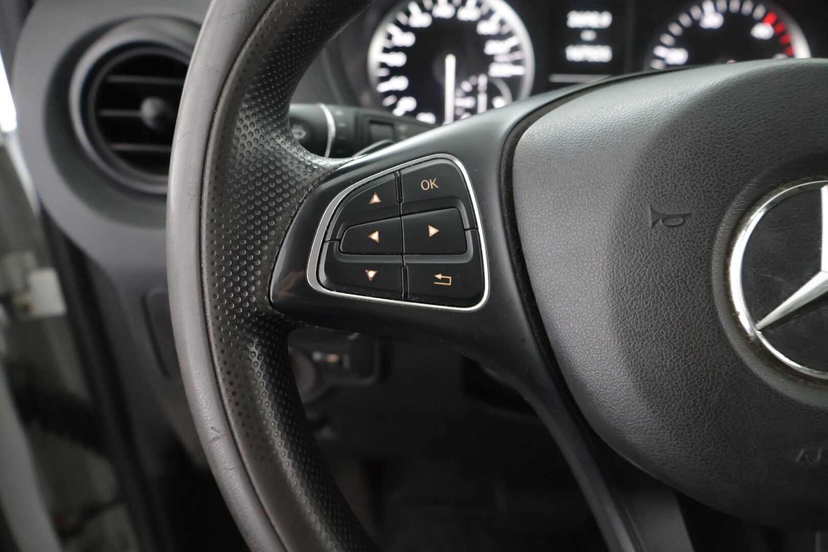 Mercedes-Benz Vito 2019 114CDI 4x4-3,05/32K keskipitkä A2 A Winter - ALV | Suomi-auto | Webasto | Vetokoukku | P-kamera | Vakkari | 2x Renkaat | BT-Audio