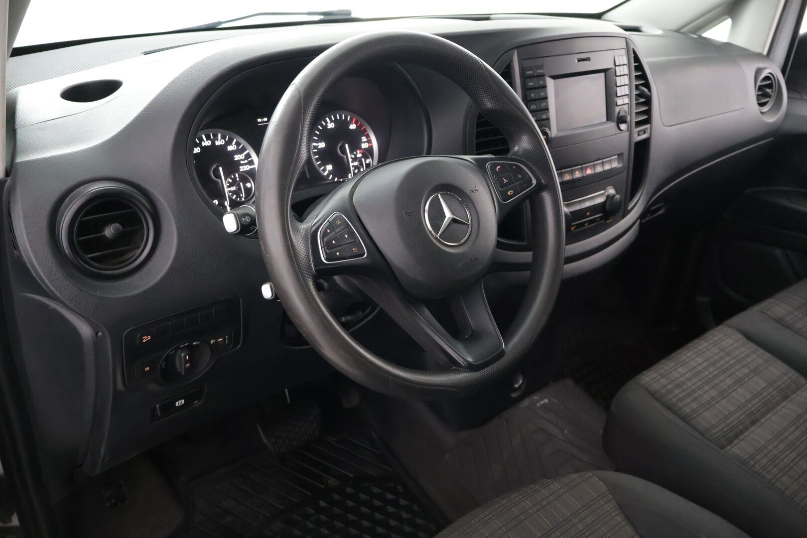 Mercedes-Benz Vito 2019 114CDI 4x4-3,05/32K keskipitkä A2 A Winter - ALV | Suomi-auto | Webasto | Vetokoukku | P-kamera | Vakkari | 2x Renkaat | BT-Audio
