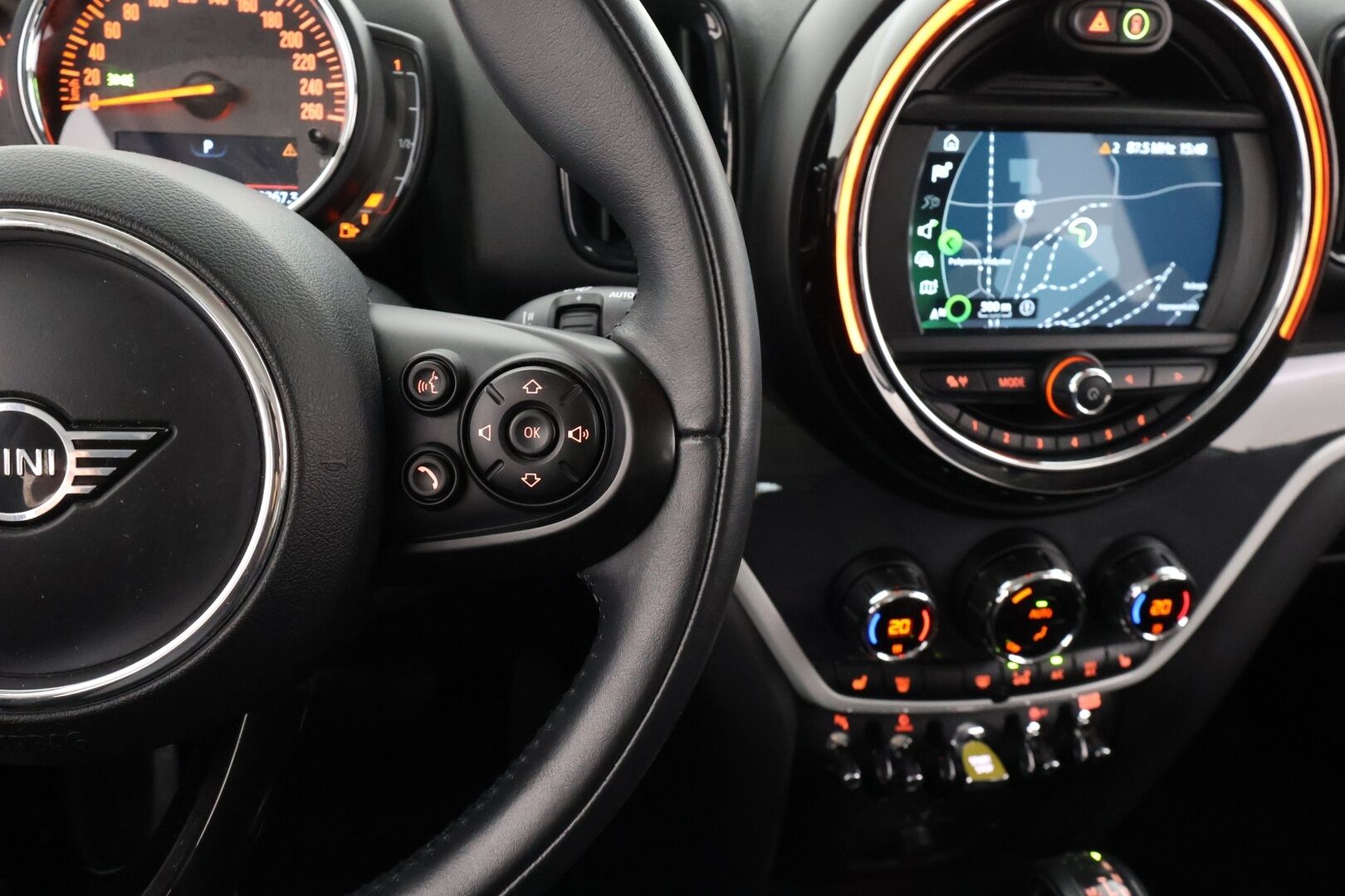 MINI Countryman 2019 Cooper SE ALL4 Essential **LED-valot / Sporttipenkit / P.Tutkat / Navi / Vakkari / Puolinahat** - Suomi-auto / Kahdet Renkaat