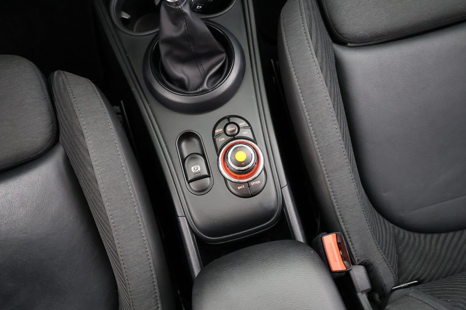 MINI Countryman 2019 Cooper SE ALL4 Essential **LED-valot / Sporttipenkit / P.Tutkat / Navi / Vakkari / Puolinahat** - Suomi-auto / Kahdet Renkaat