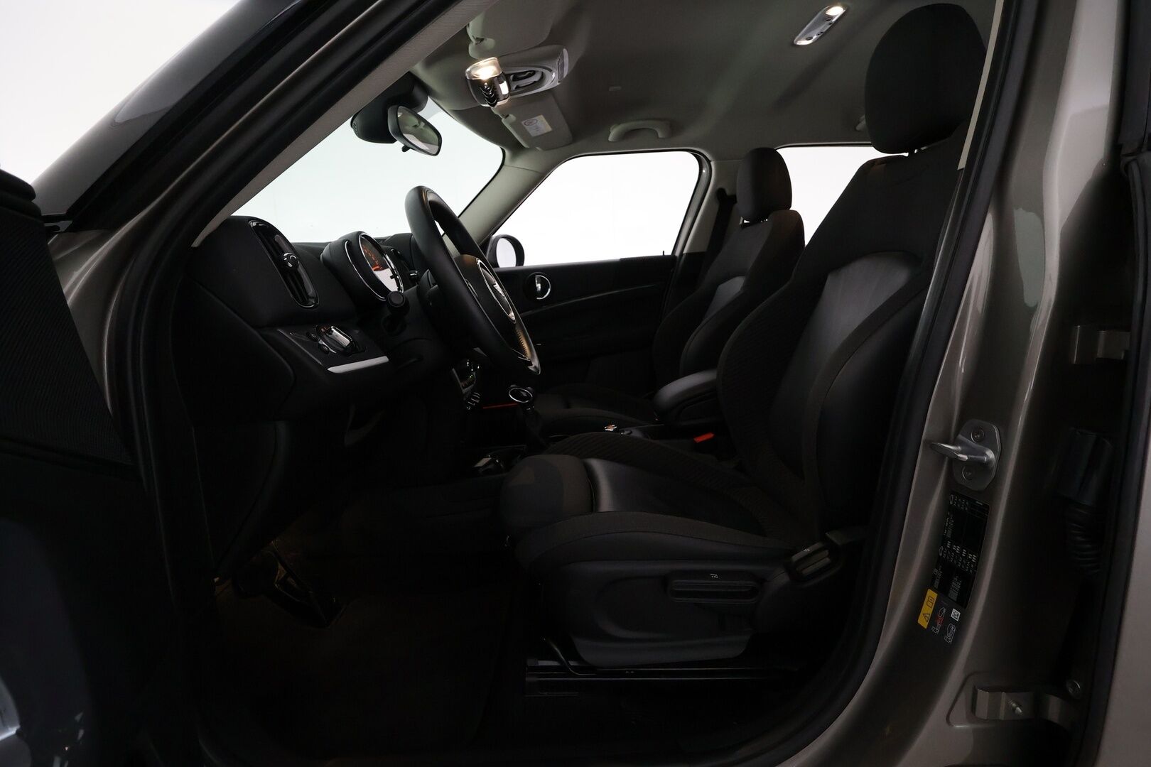 MINI Countryman 2019 Cooper SE ALL4 Essential **LED-valot / Sporttipenkit / P.Tutkat / Navi / Vakkari / Puolinahat** - Suomi-auto / Kahdet Renkaat