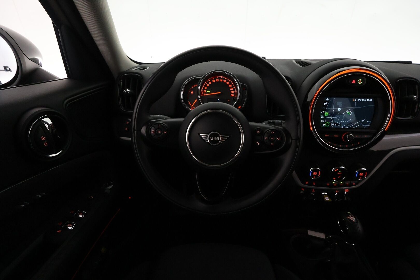 MINI Countryman 2019 Cooper SE ALL4 Essential **LED-valot / Sporttipenkit / P.Tutkat / Navi / Vakkari / Puolinahat** - Suomi-auto / Kahdet Renkaat