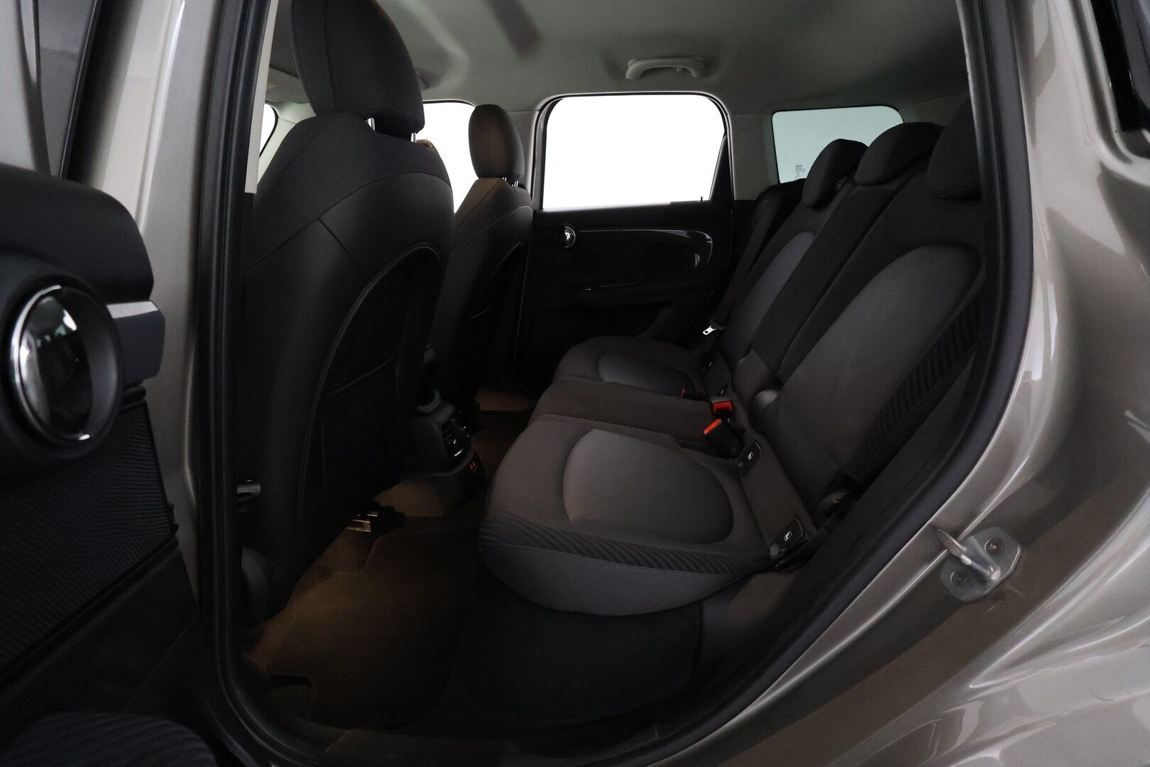 MINI Countryman 2019 Cooper SE ALL4 Essential **LED-valot / Sporttipenkit / P.Tutkat / Navi / Vakkari / Puolinahat** - Suomi-auto / Kahdet Renkaat